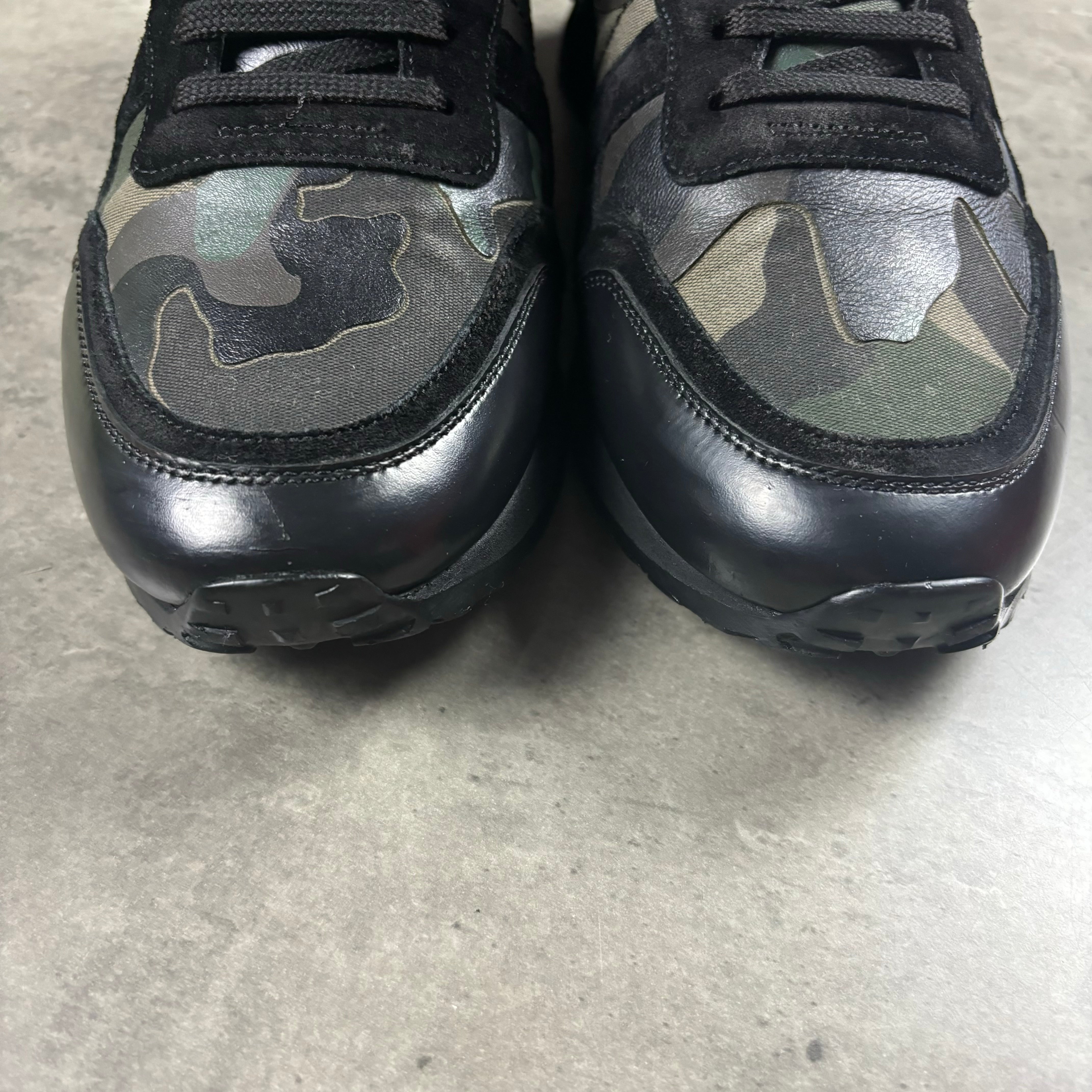 VALENTINO ROCKRUNNER - EU 42 / UK 8