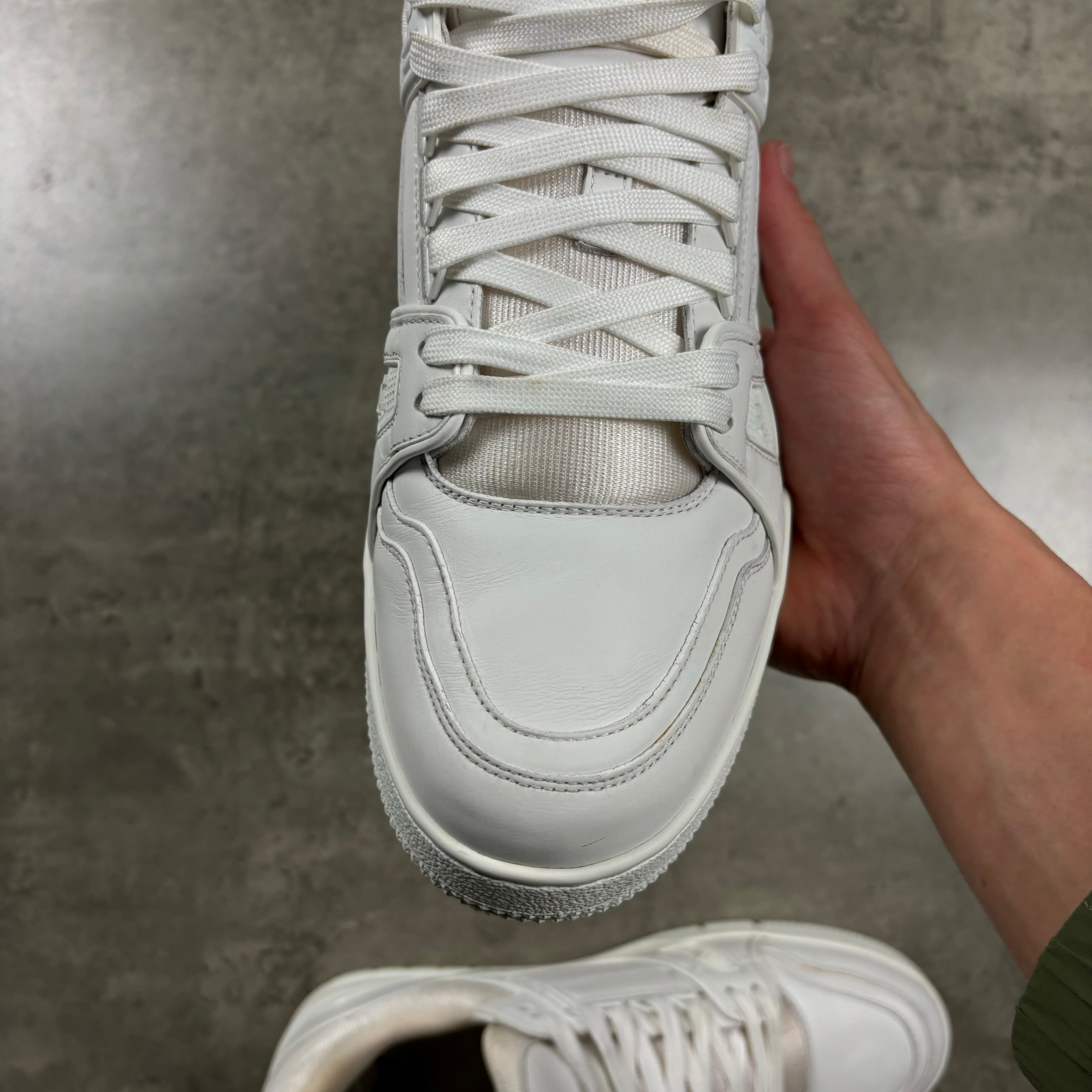 LOUIS VUITTON SNEAKERS (FITS 9.5)