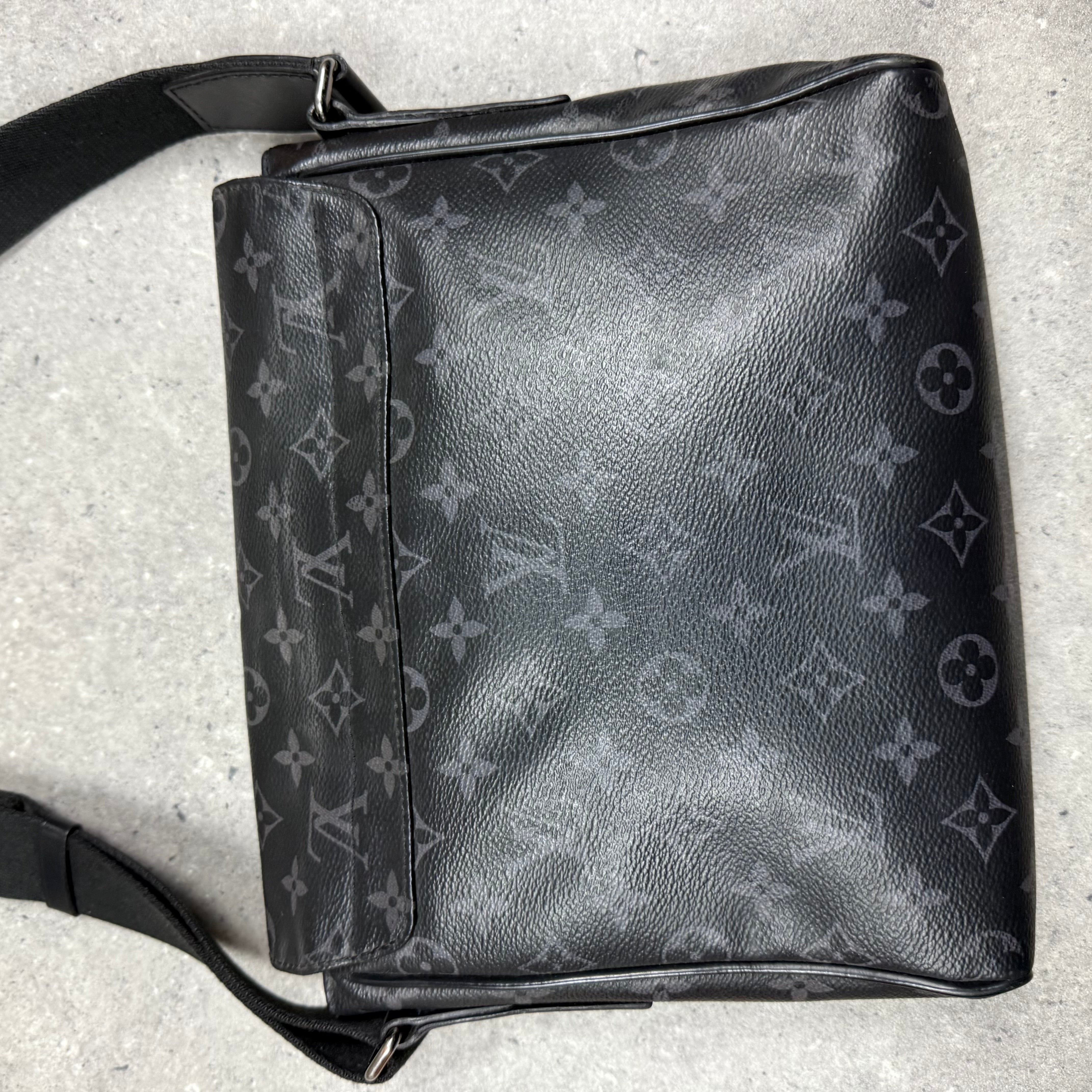 LOUIS VUITTON MESSENGER BAG