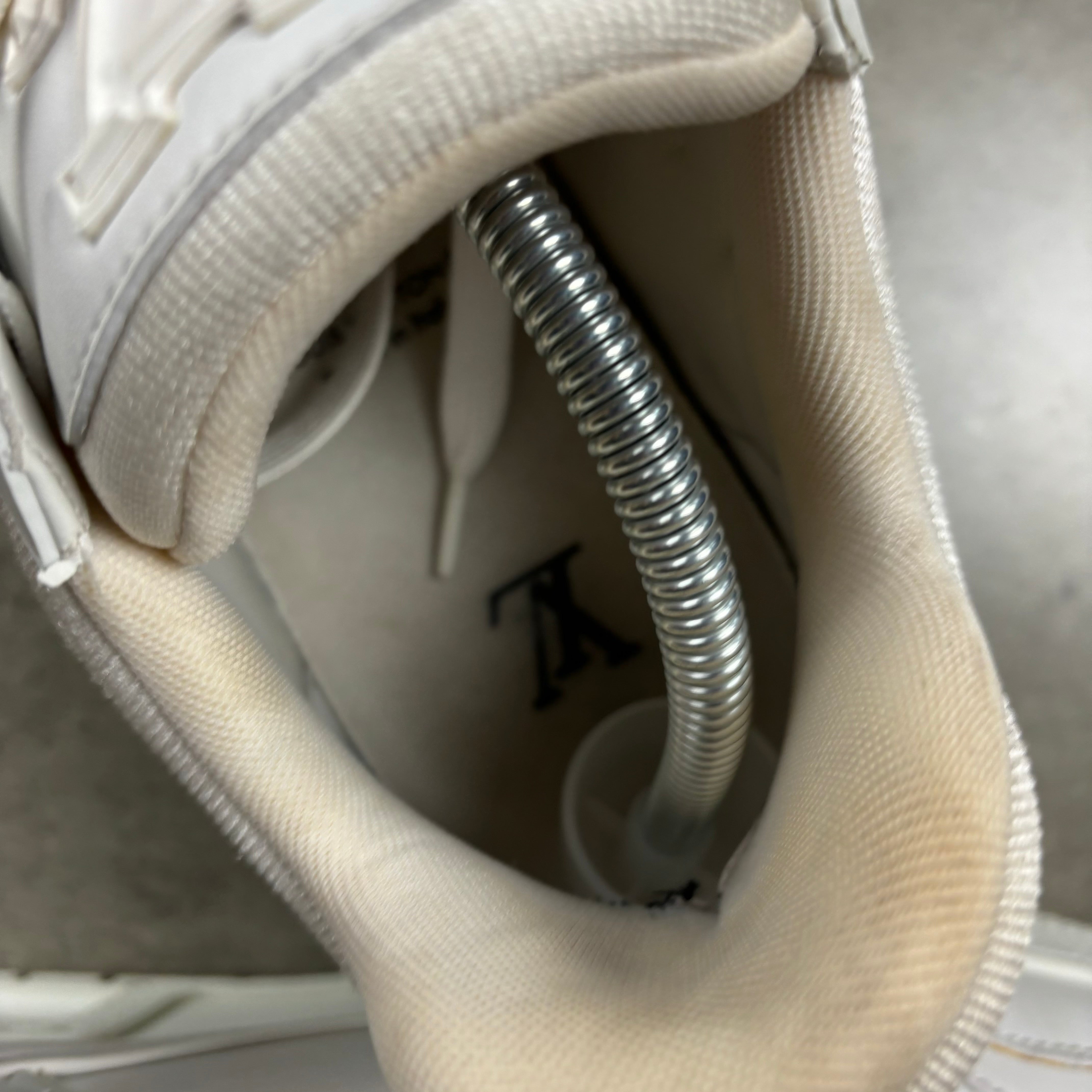 LOUIS VUITTON SNEAKERS (FITS 9.5)