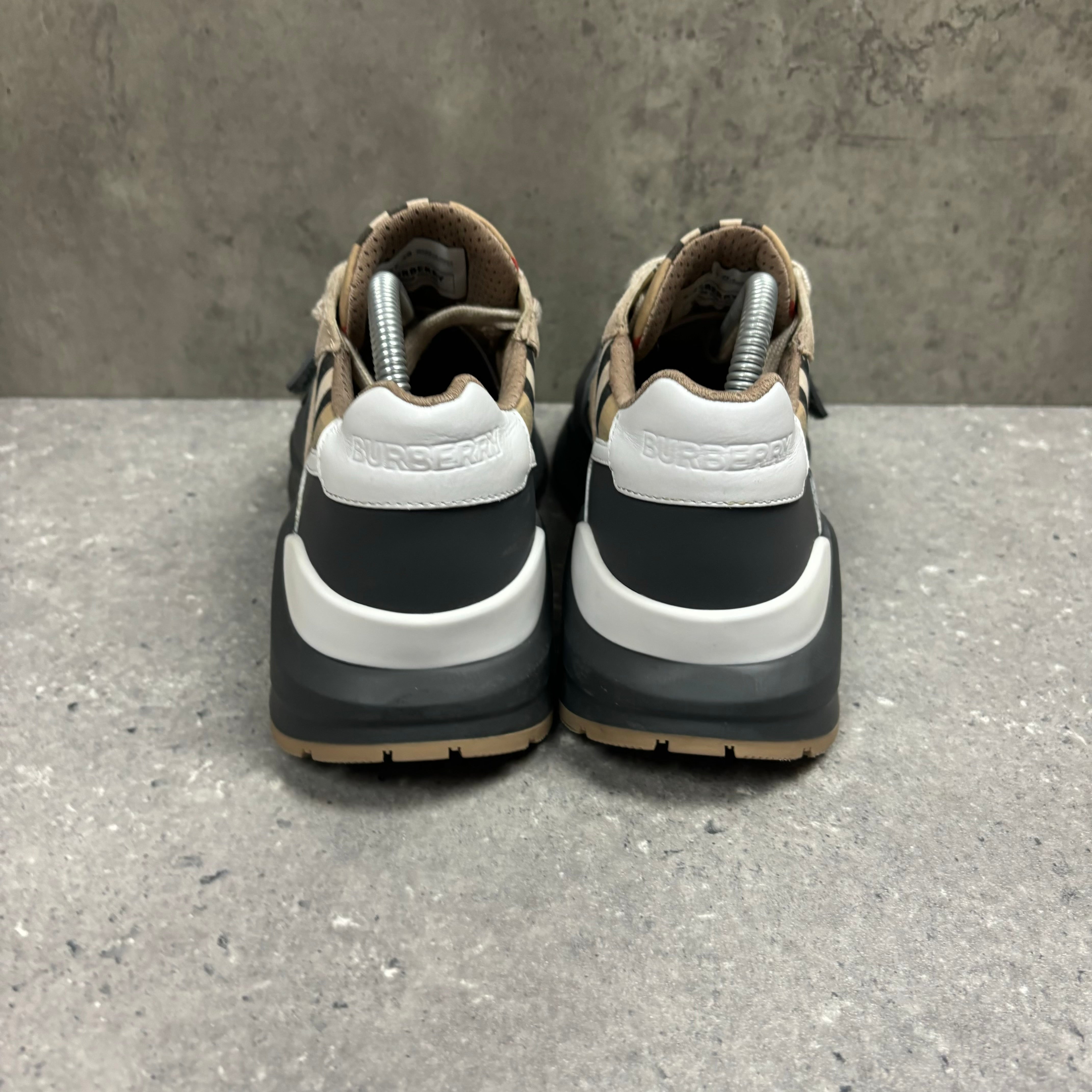 BURBERRY TRAINERS WHITE - (UK 6)