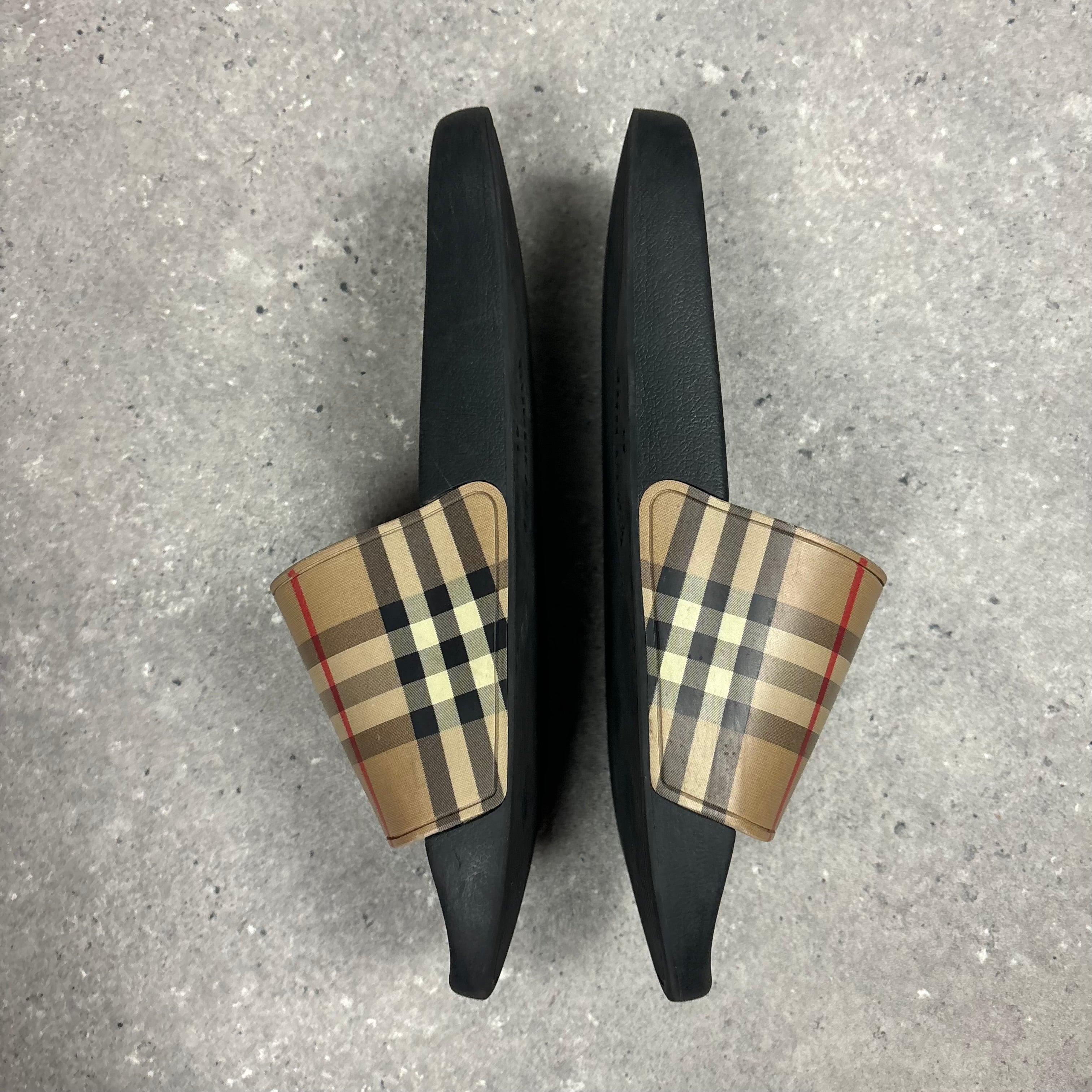 BURBERRY SLIDERS - (EU43 / UK9)