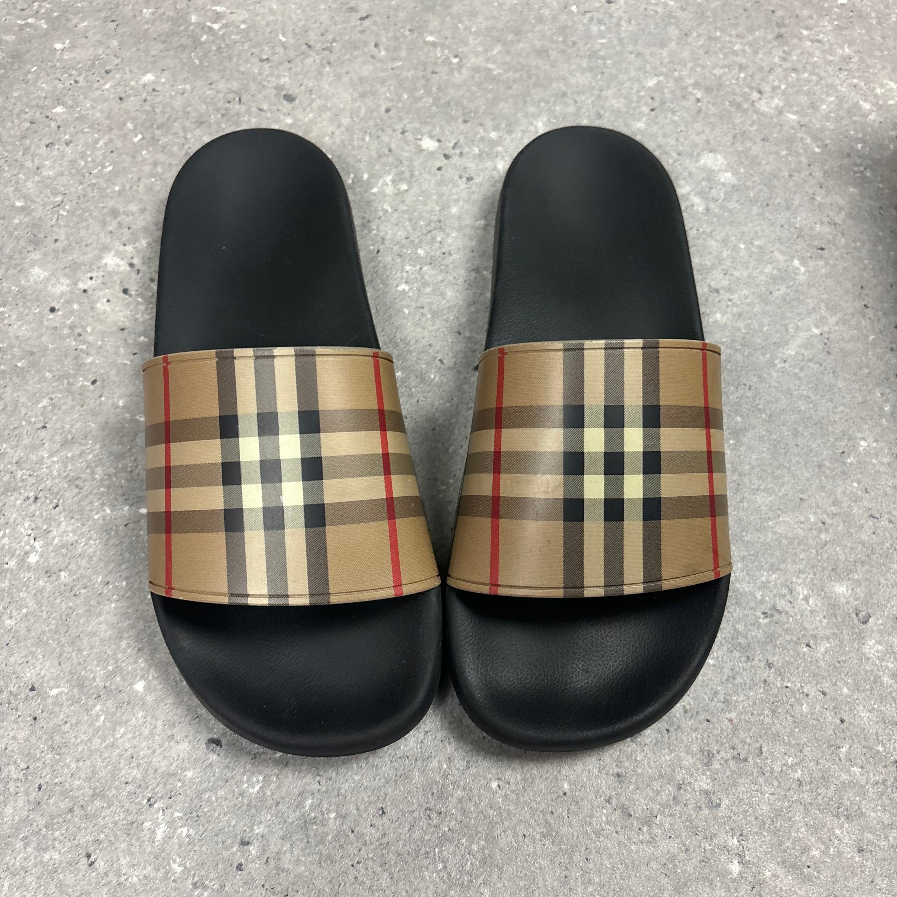 BURBERRY SLIDERS - (EU43 / UK9)