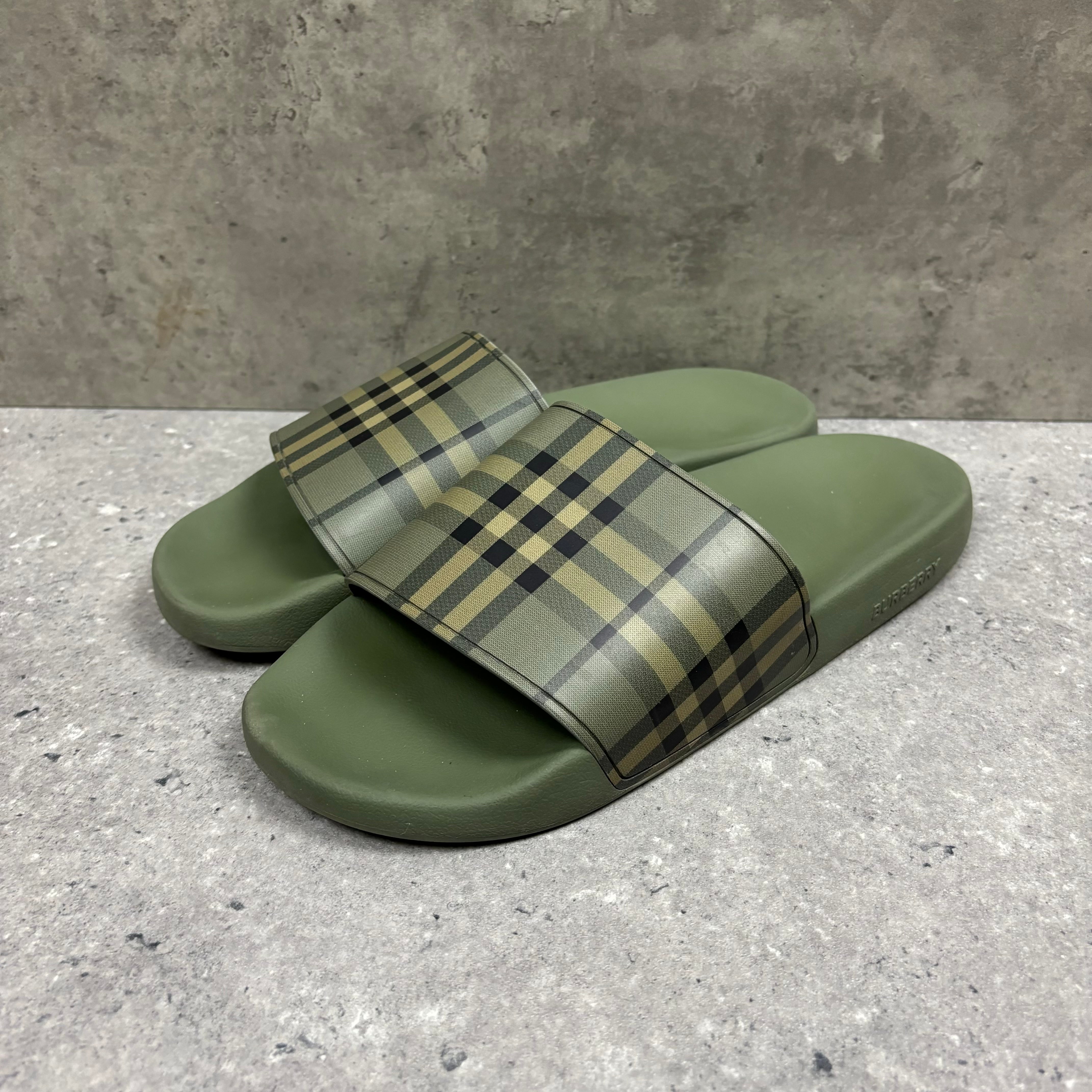 BURBERRY SLIDERS KHAKI - (EU43 / UK9)