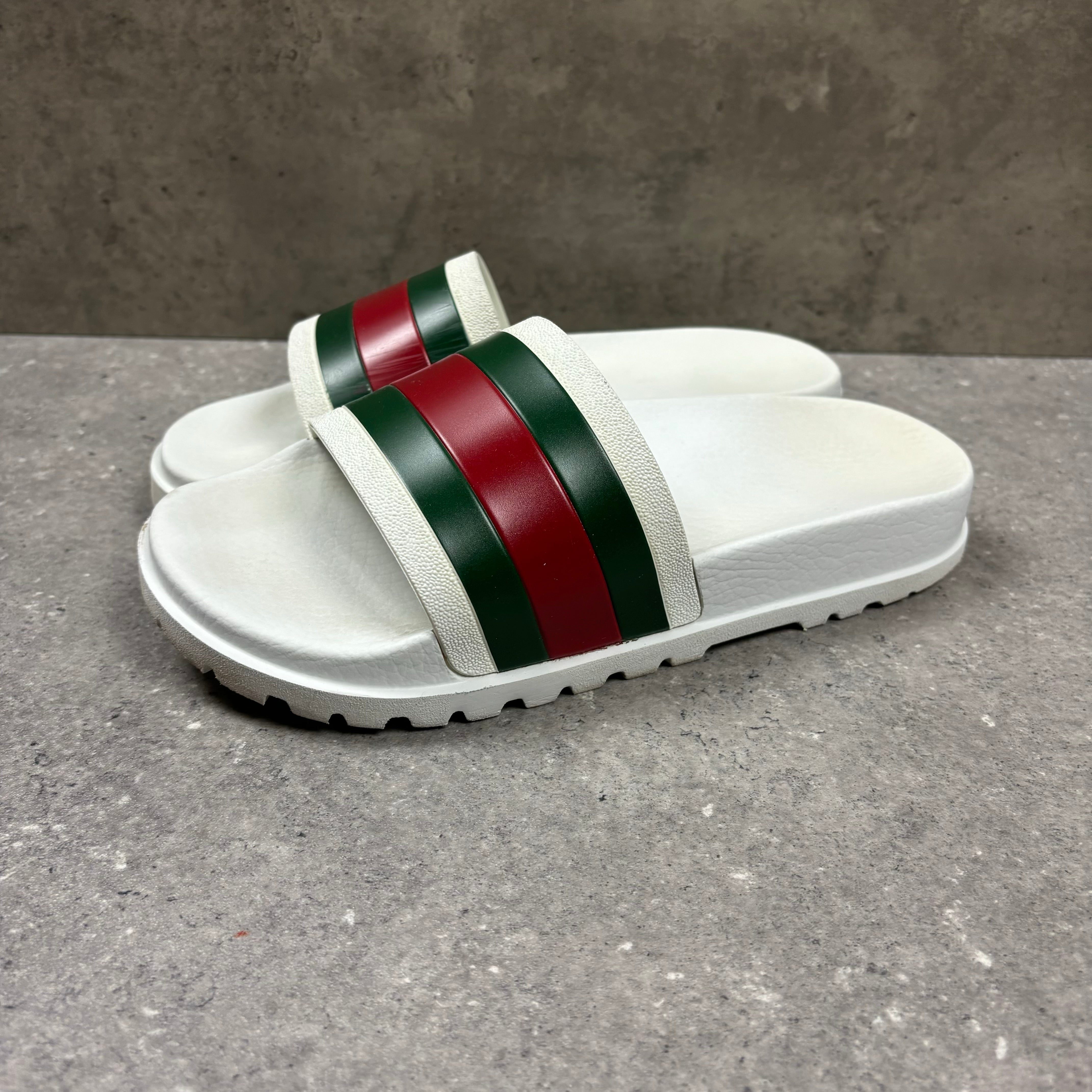GUCCI SLIDERS - (EU41 / UK7)