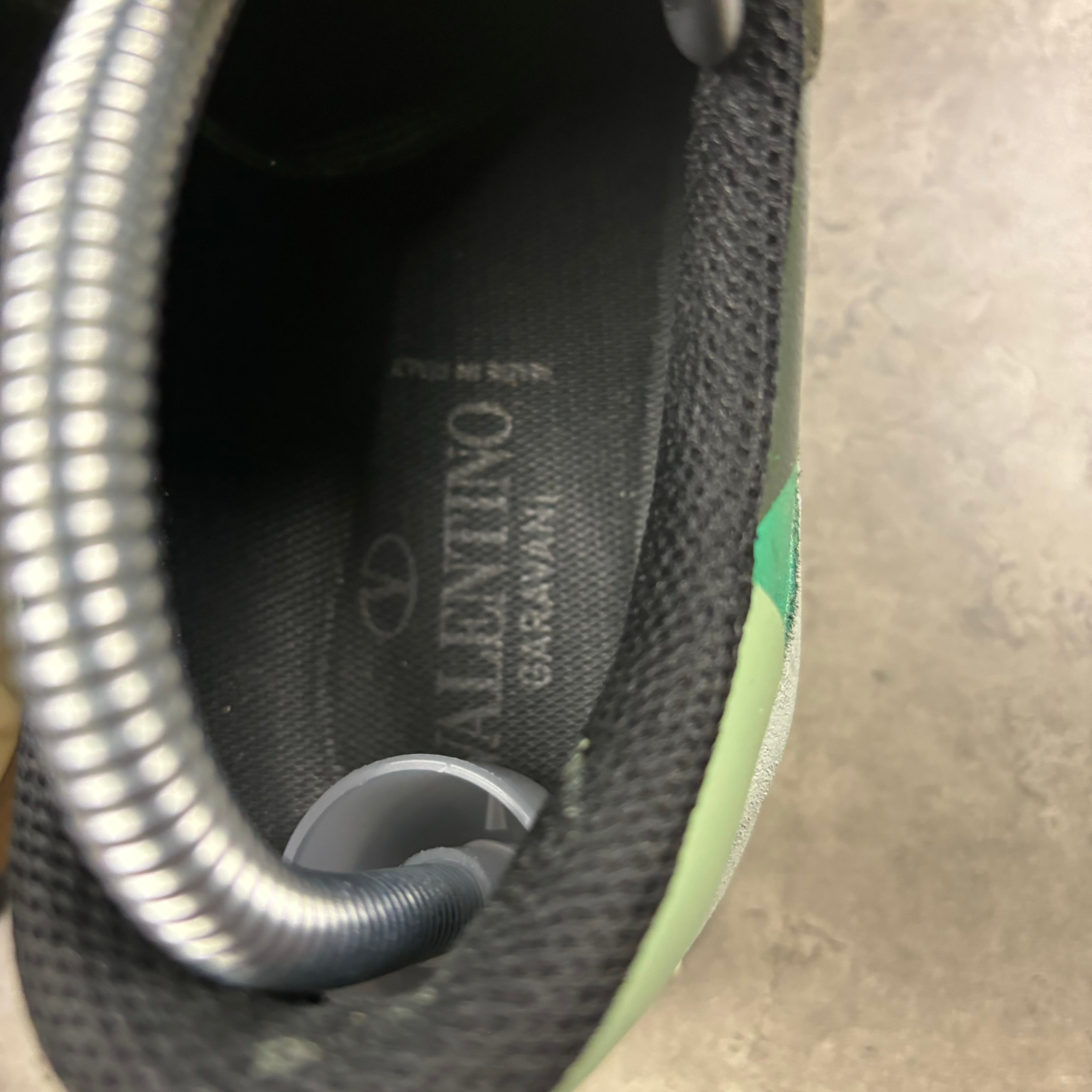 VALENTINO ROCKRUNNER - EU 40 / UK 6
