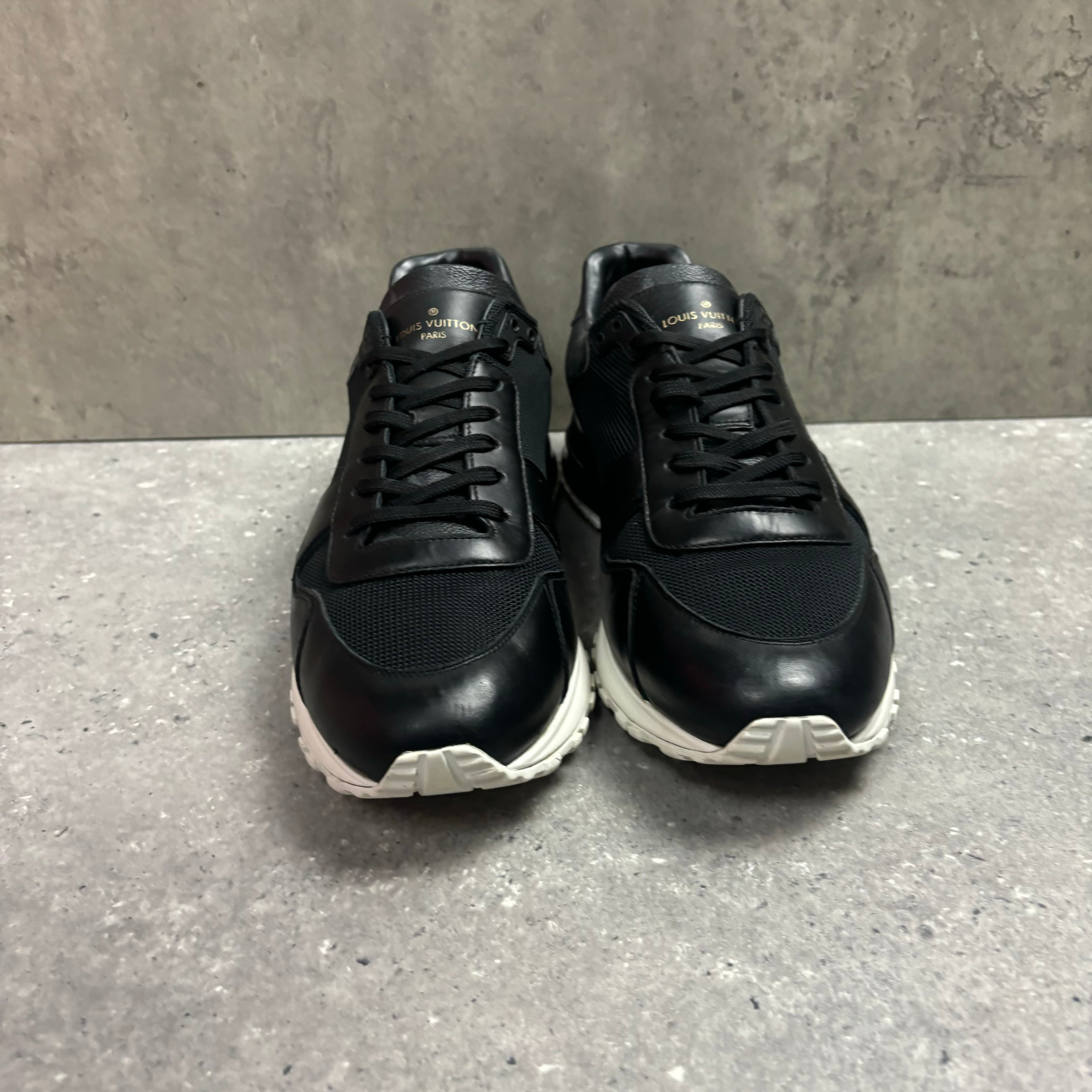 LOUIS VUITTON RUNAWAY BLACK/WHITE - EU 44 (FITS UK 11)