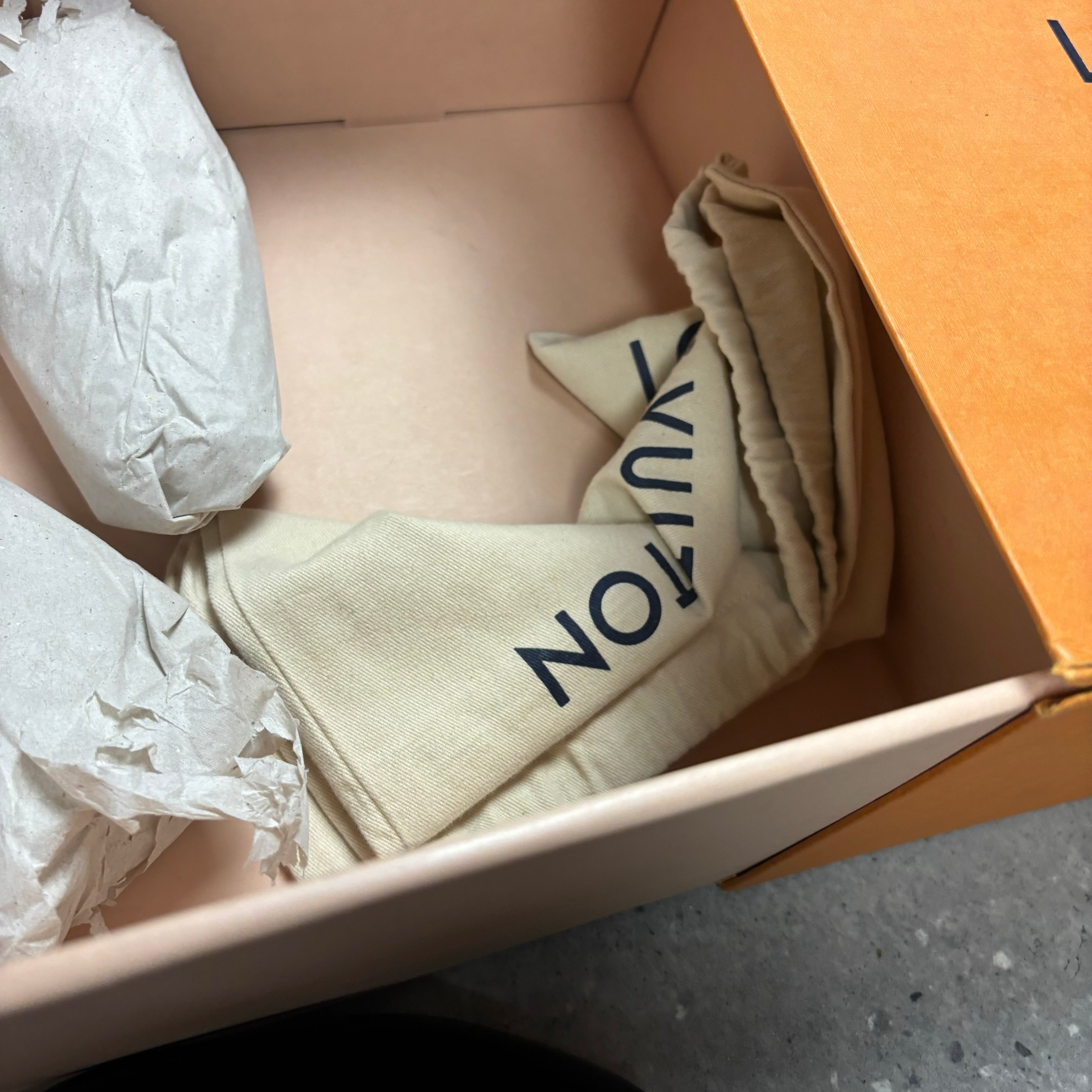 LOUIS VUITTON VNR - EU 43.5 (FITS UK 10.5)