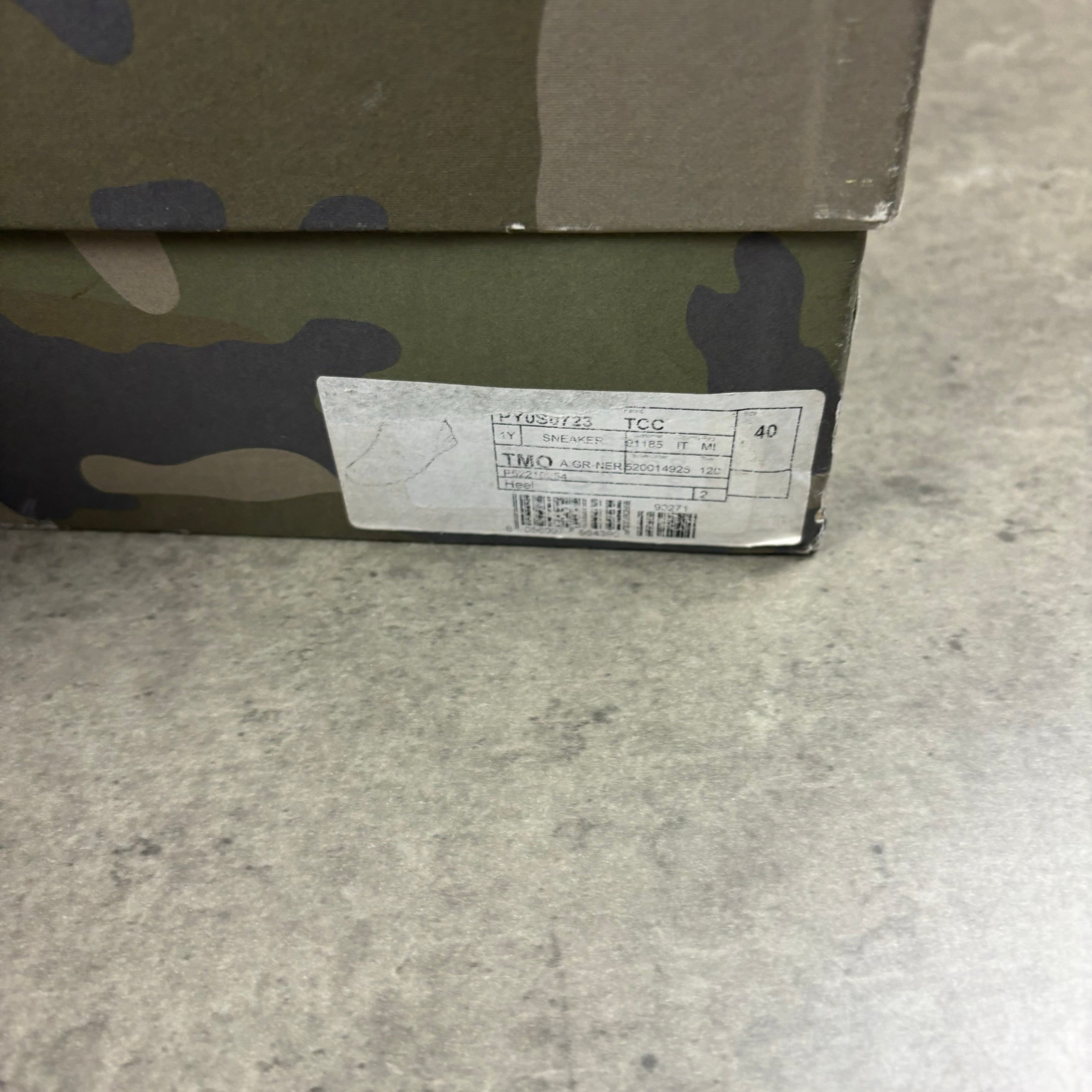 VALENTINO ROCKRUNNER - EU 40 / UK 6