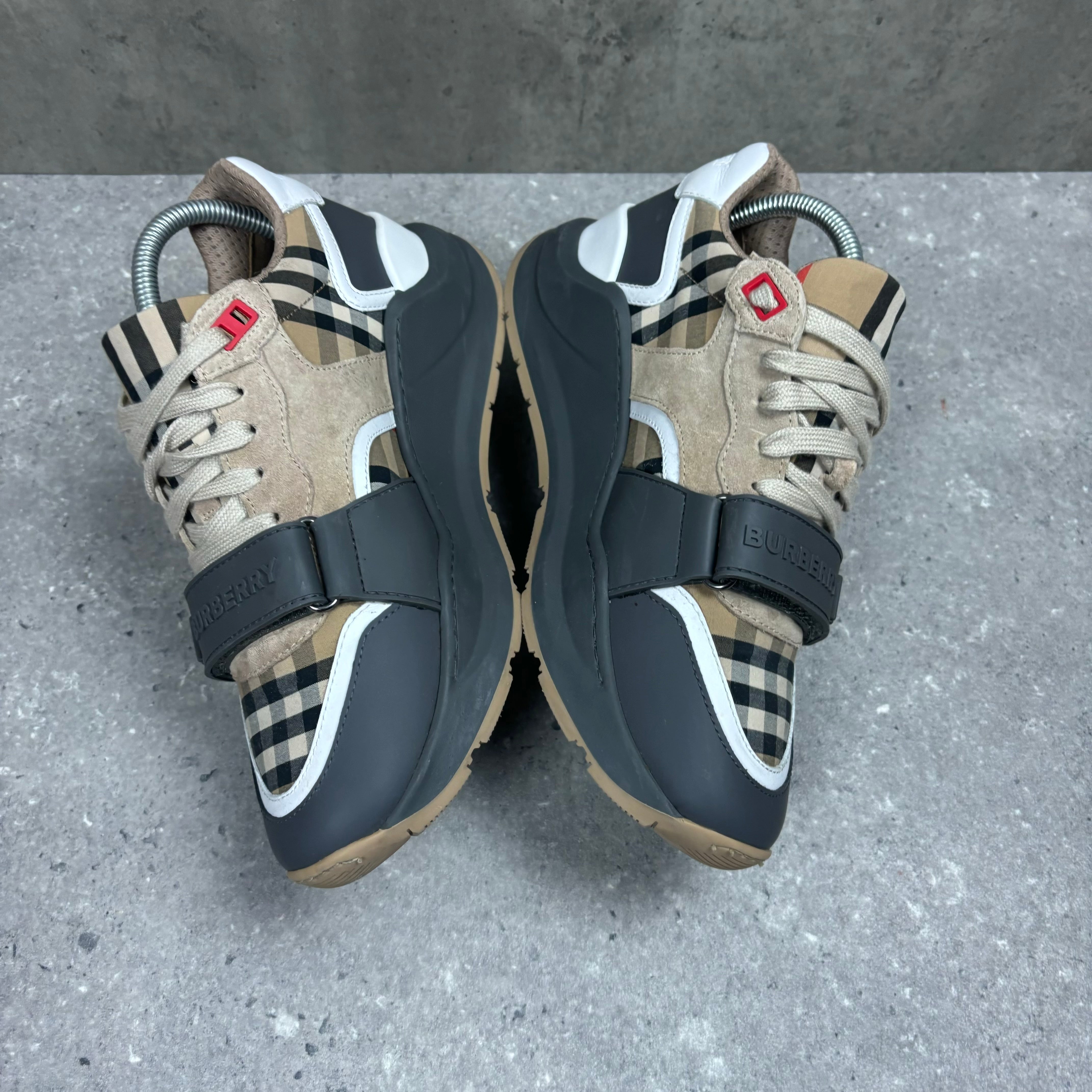BURBERRY TRAINERS WHITE - (UK 6)