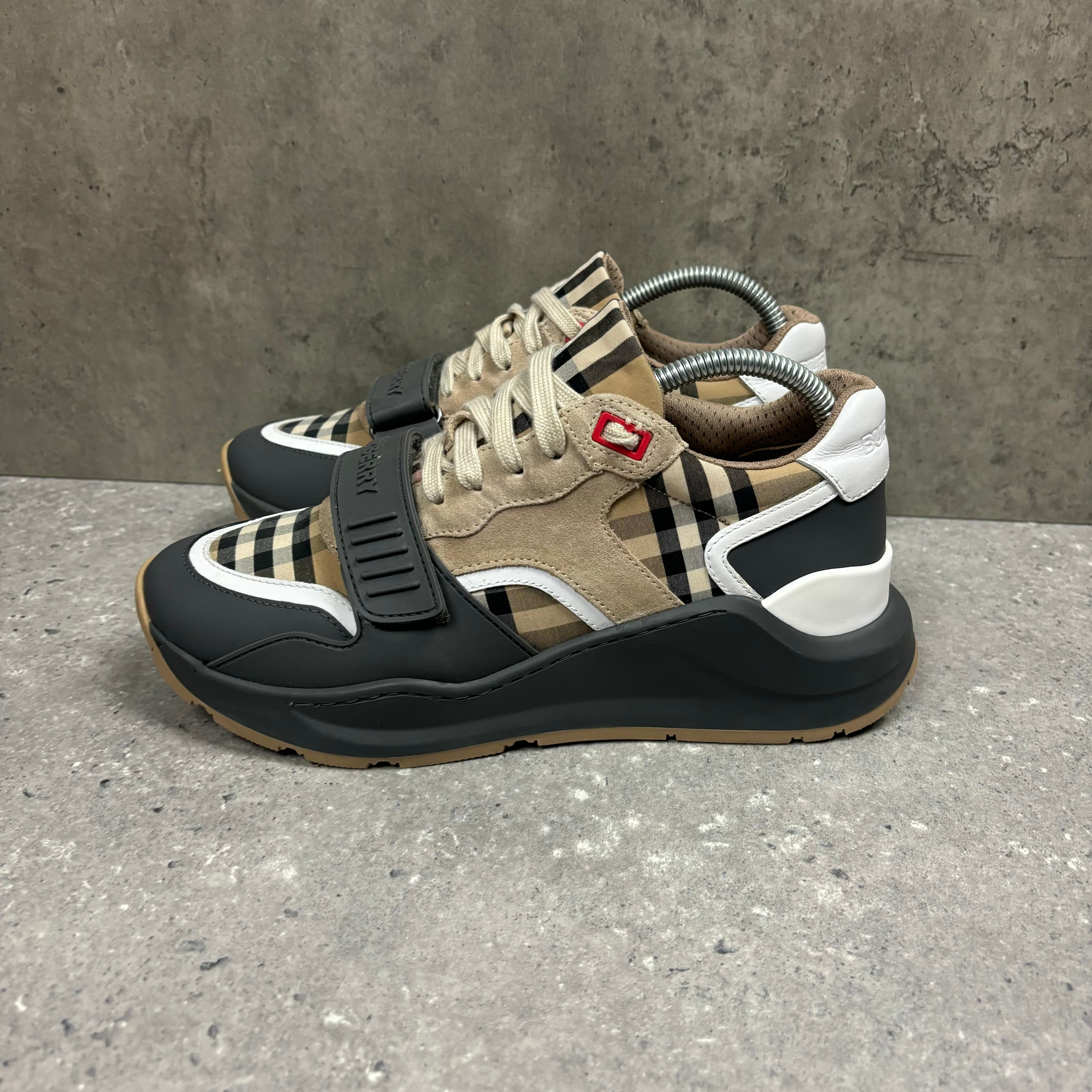 BURBERRY TRAINERS WHITE - (UK 6)