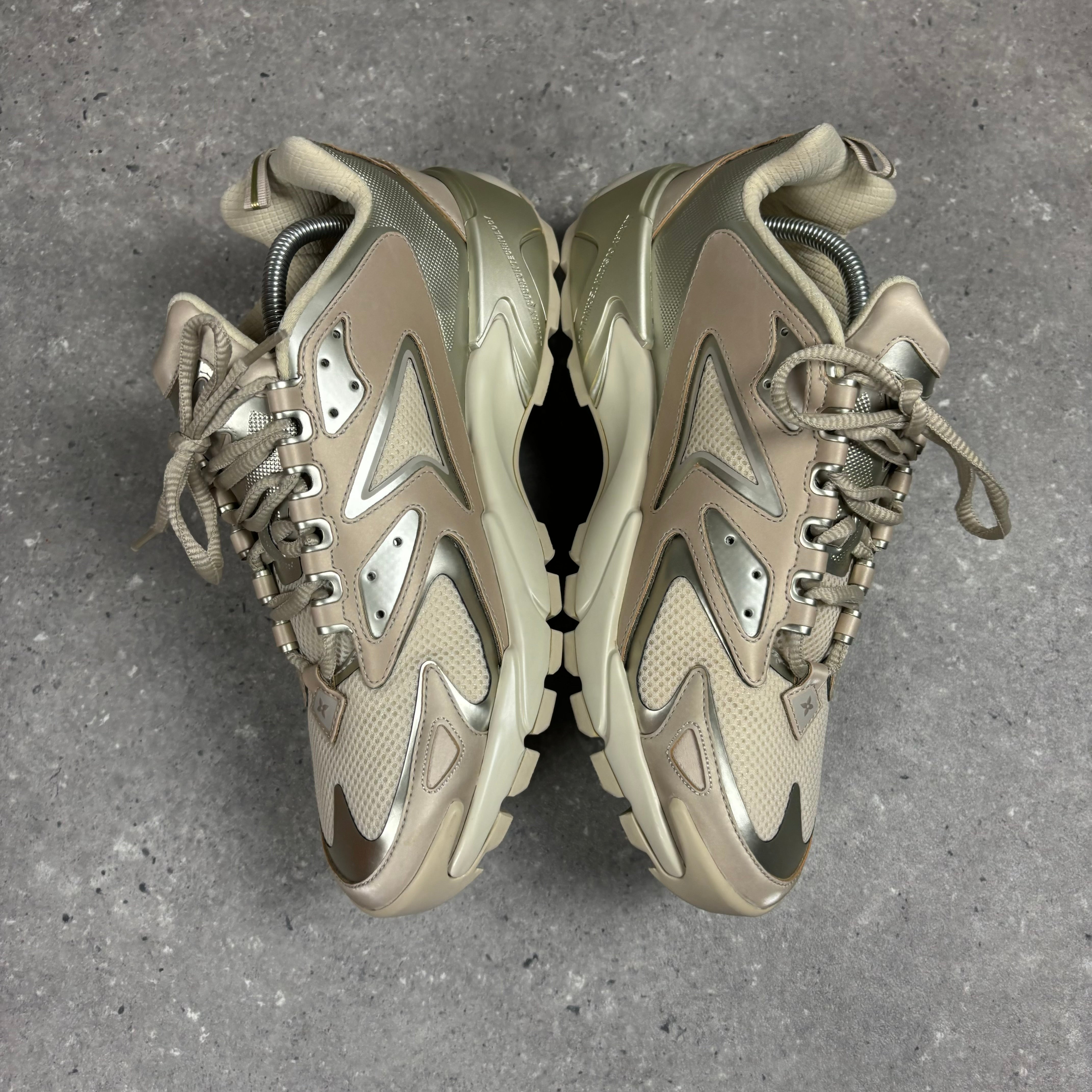 LOUIS VUITTON TACTICS - EU 42 (FITS UK 9/9.5)
