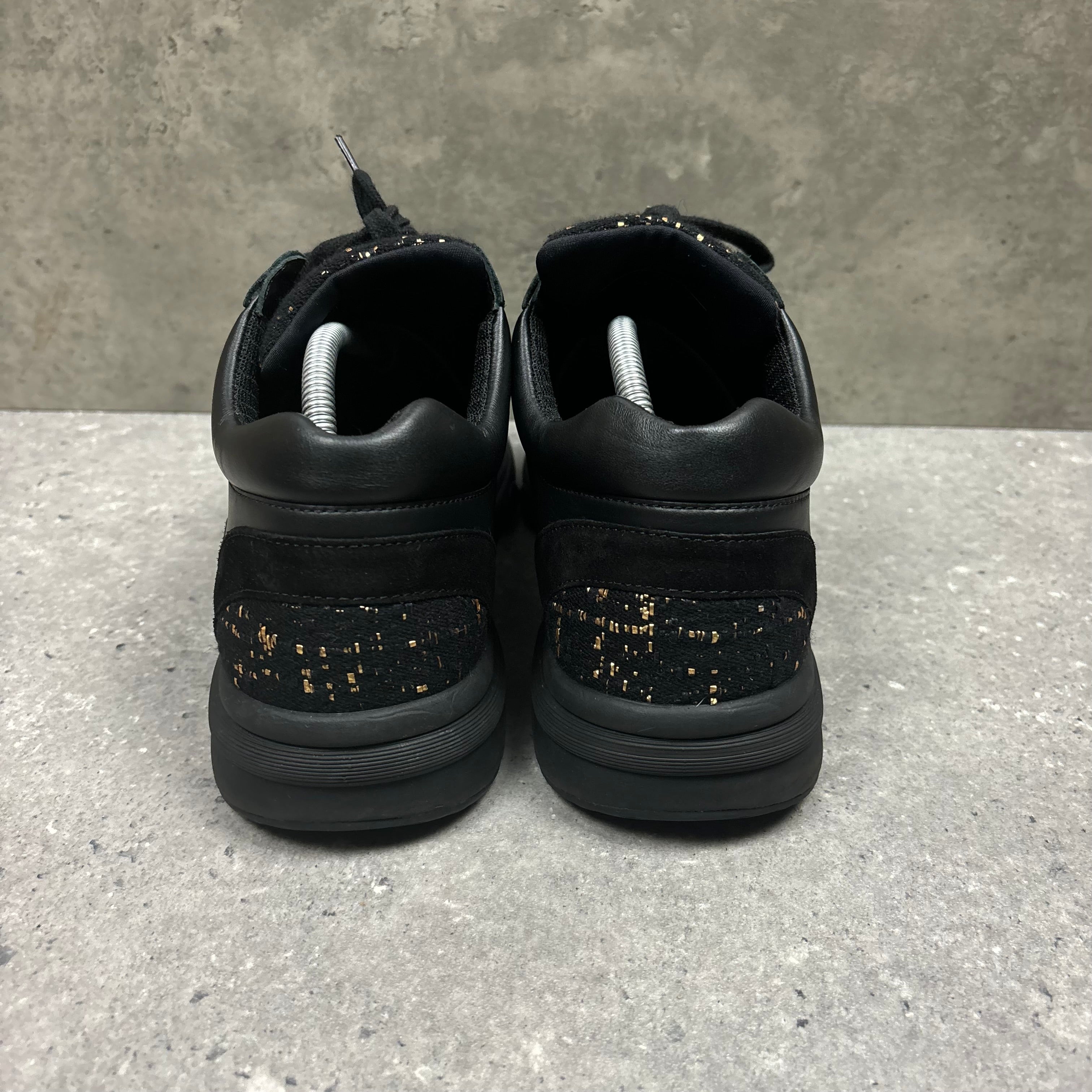 CHANEL RUNNERS BLACK / GOLD - (EU44 / UK10)