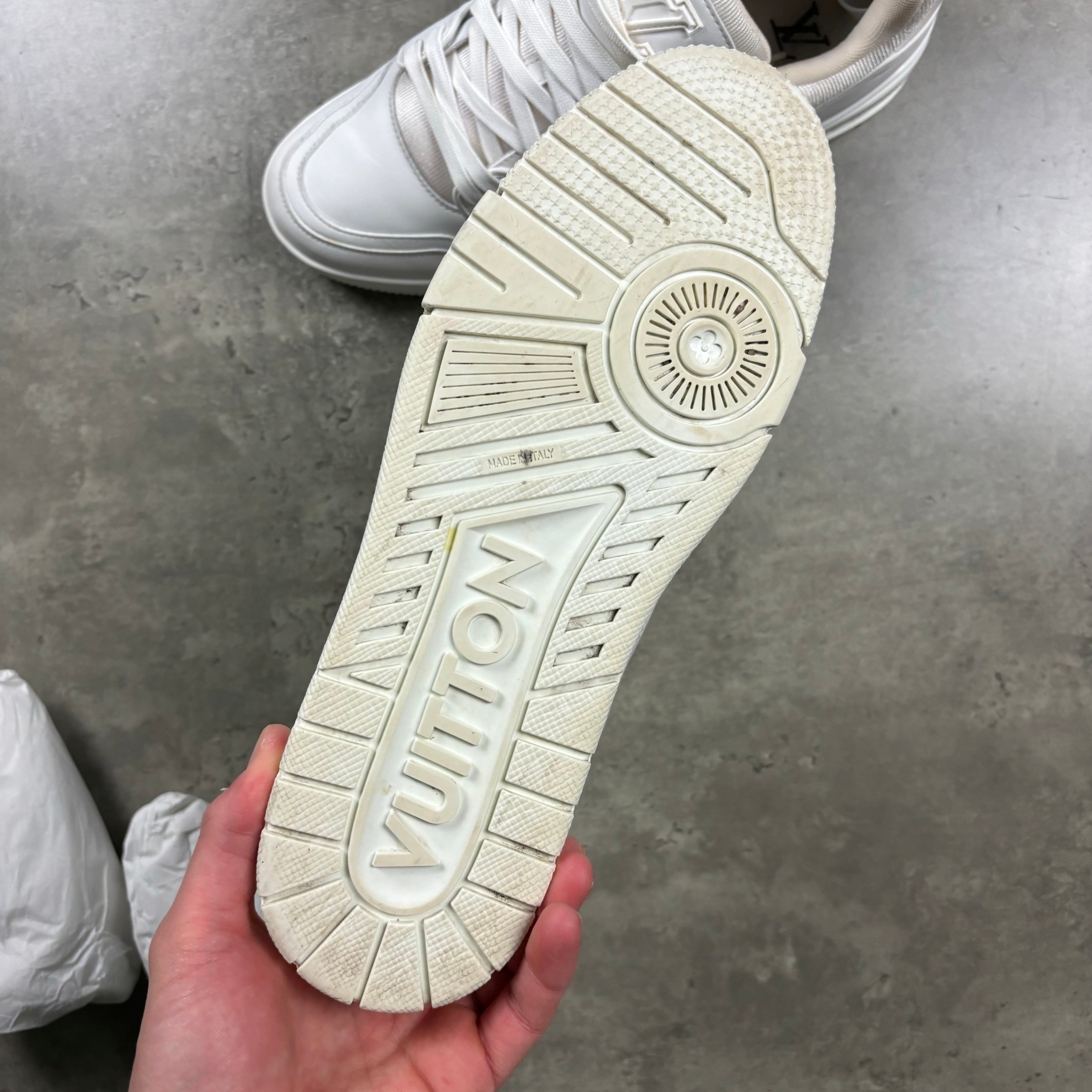 LOUIS VUITTON SNEAKERS (FITS 9.5)