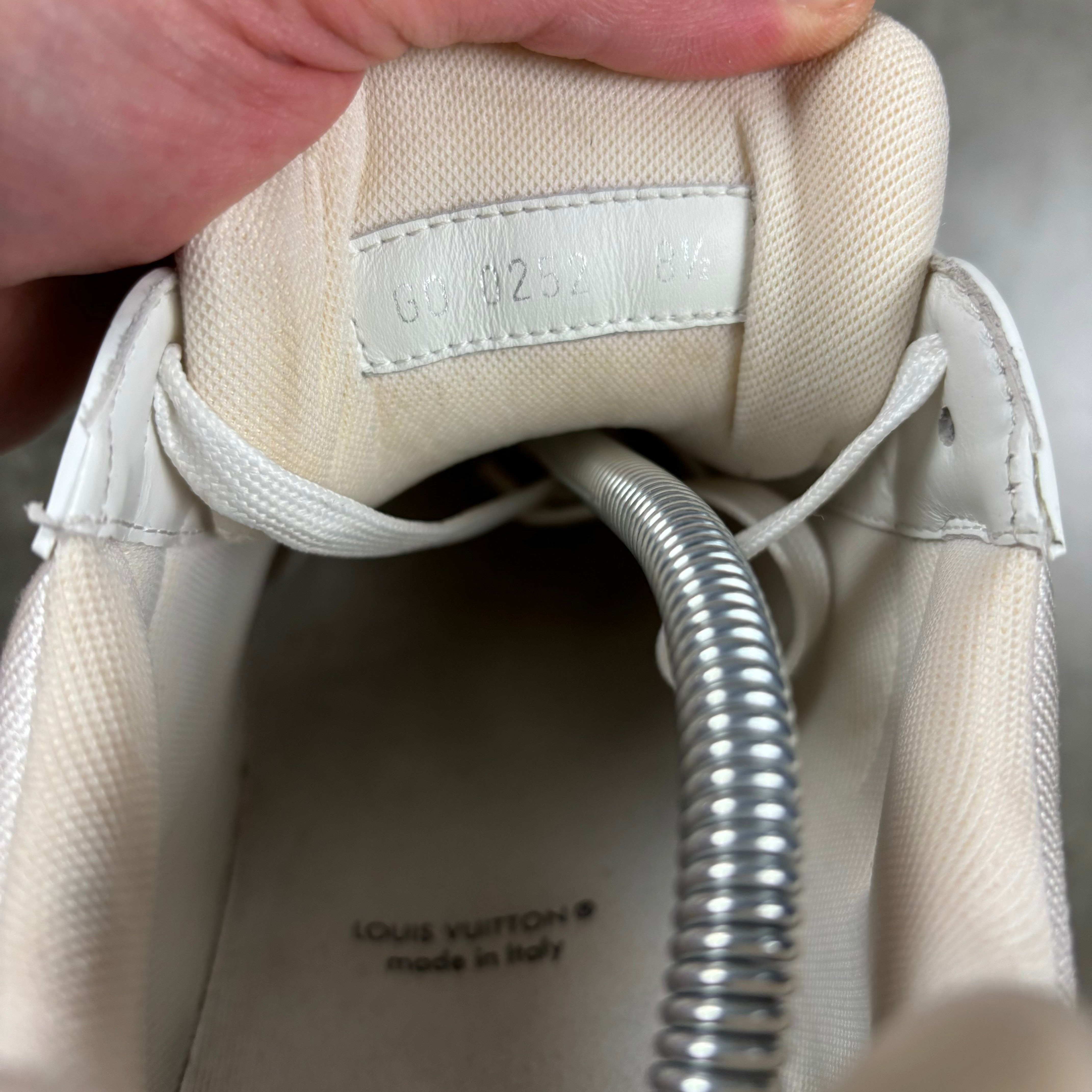 LOUIS VUITTON SNEAKERS (FITS 9.5)