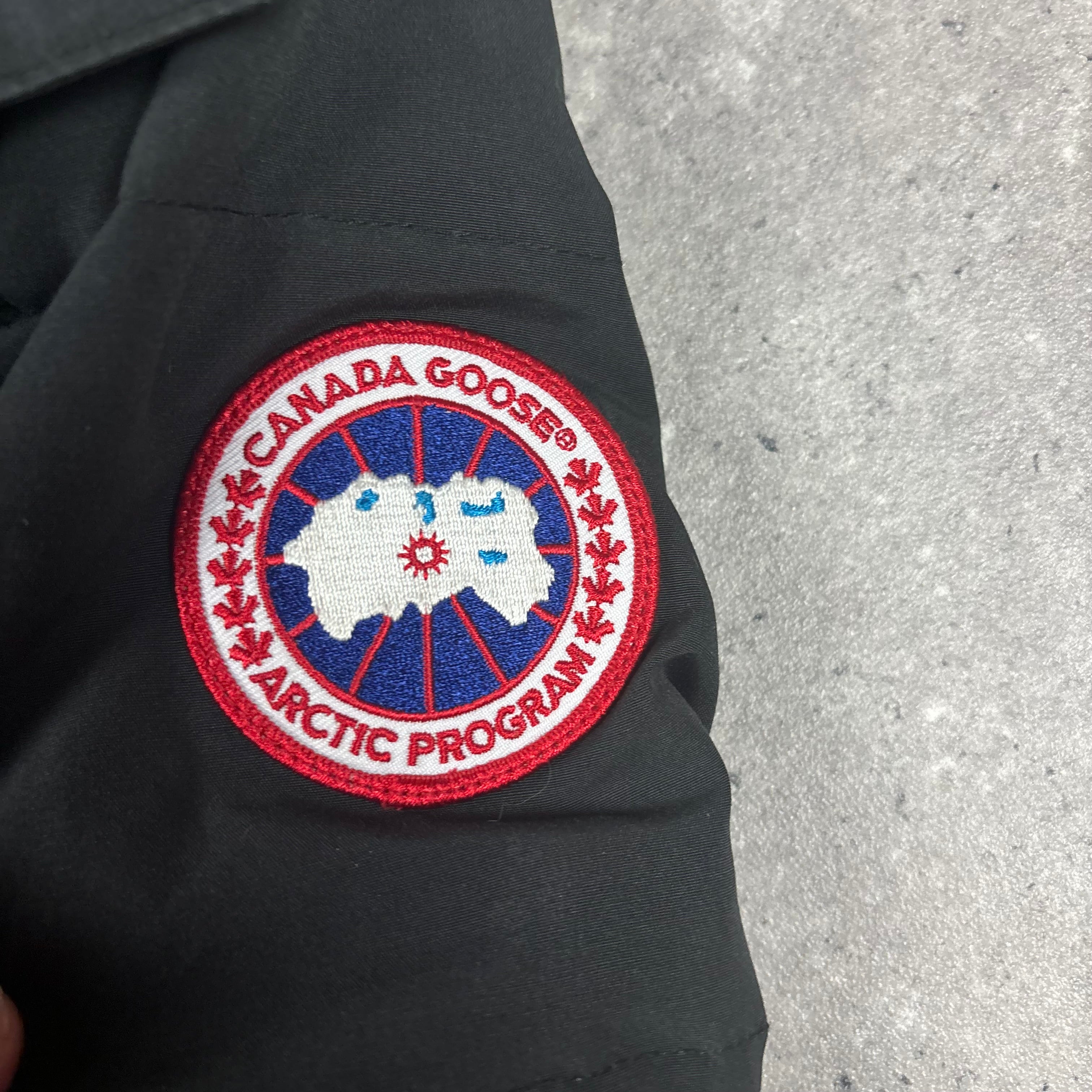 CANADA GOOSE WYNDHAM PARKA BLACK - (S)