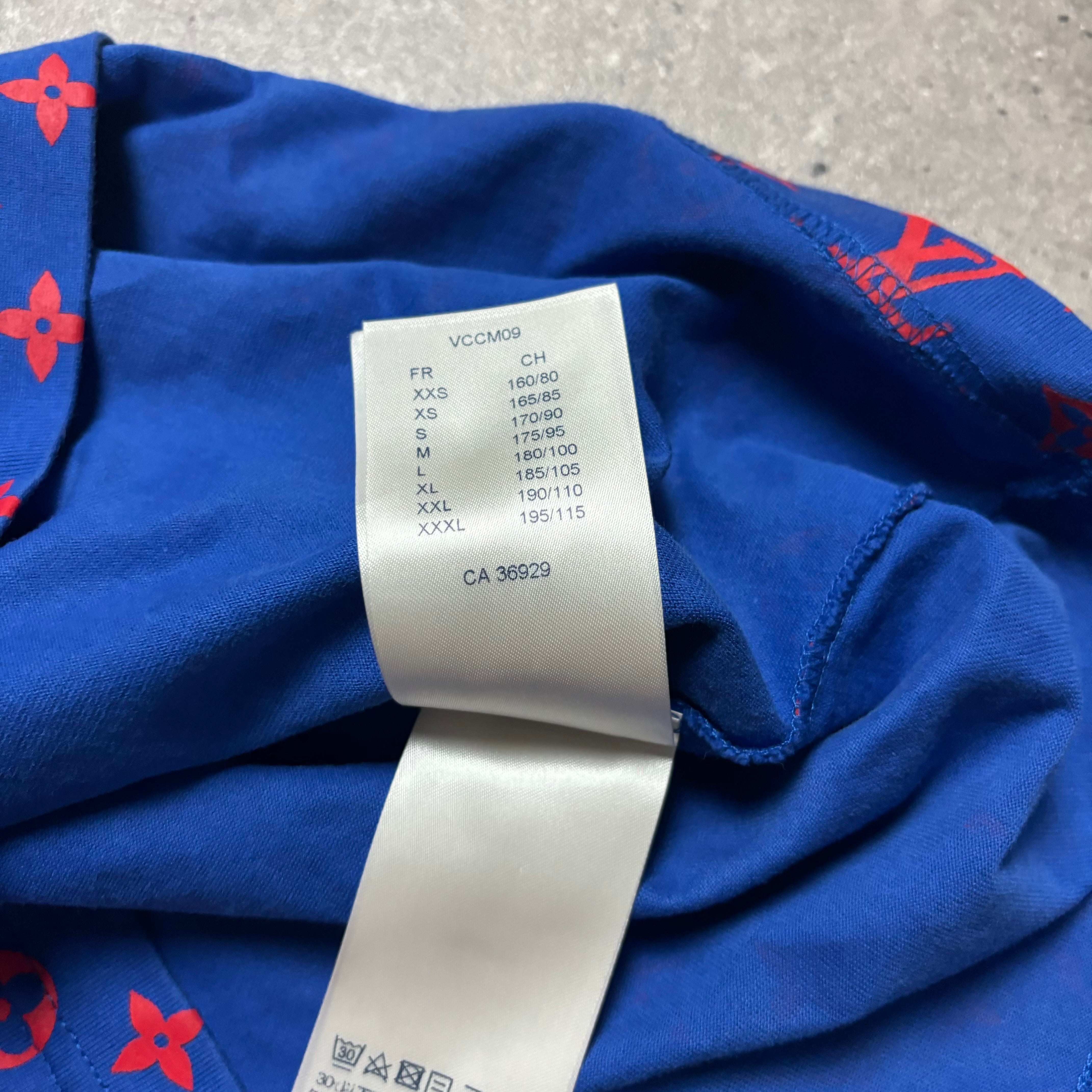 LOUIS VUITTON T-SHIRT - XL ( FITS A LARGE )