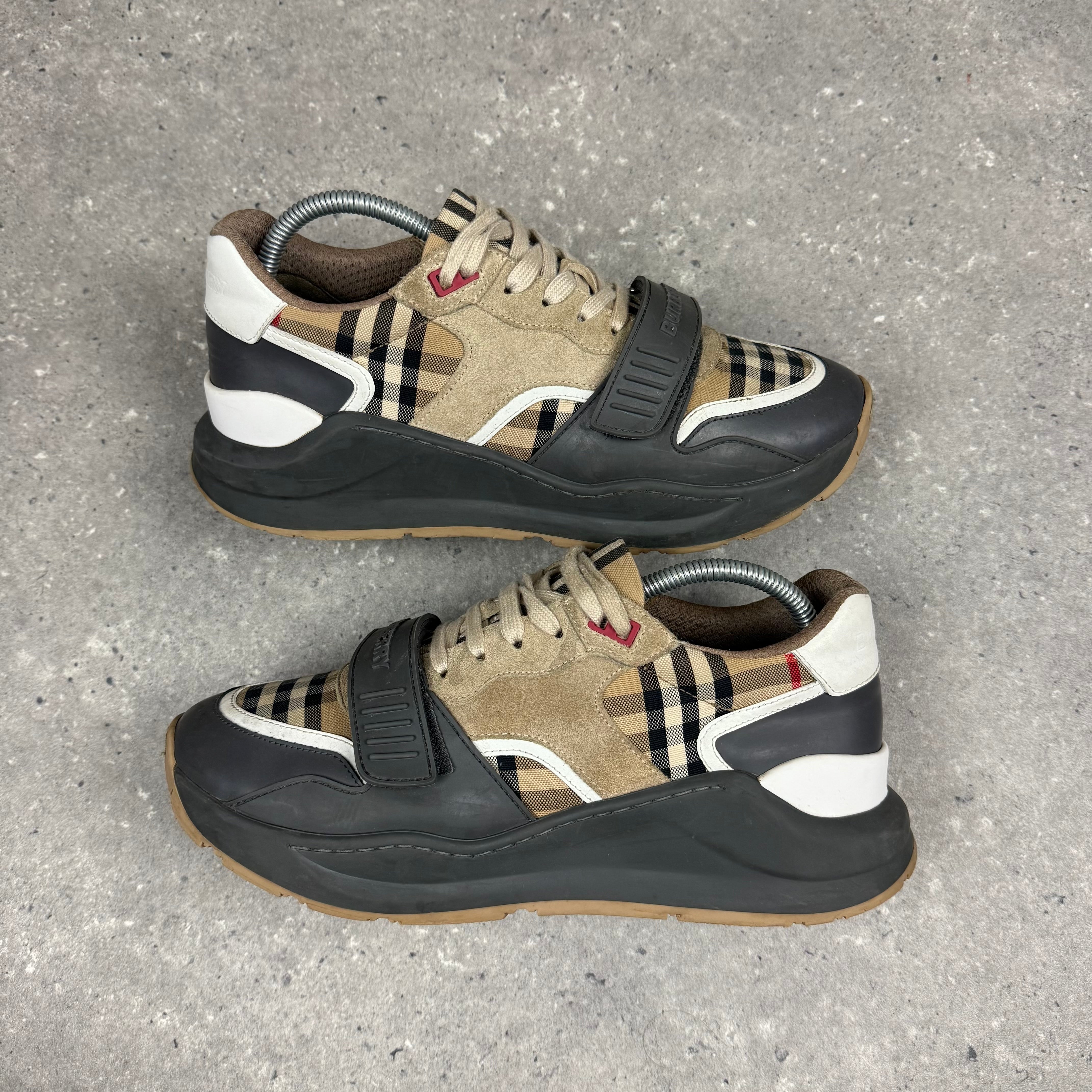 BURBERRY RAMSEY - (EU42.5 / UK8.5)