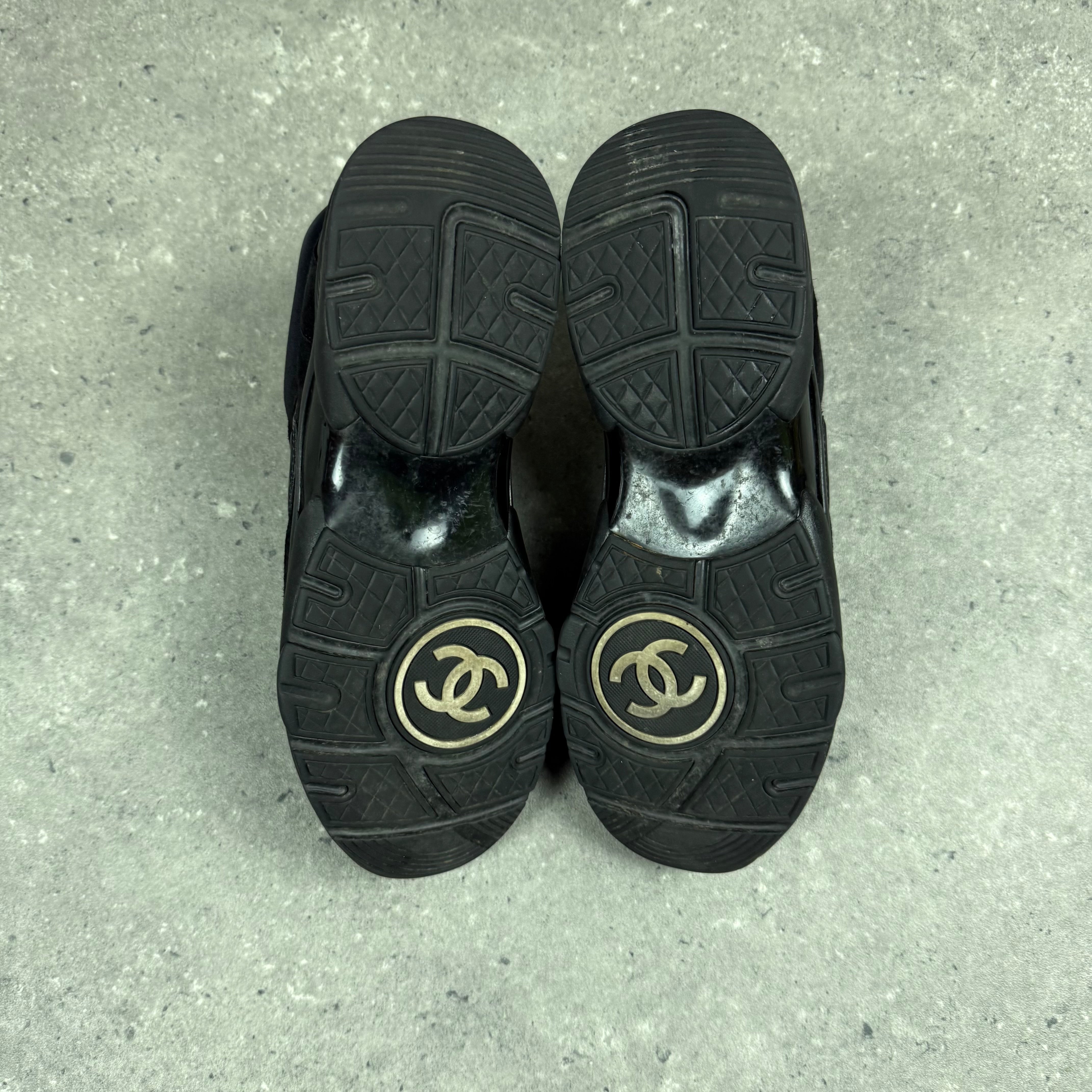 CHANEL RUNNERS - (EU 41 / UK 7)
