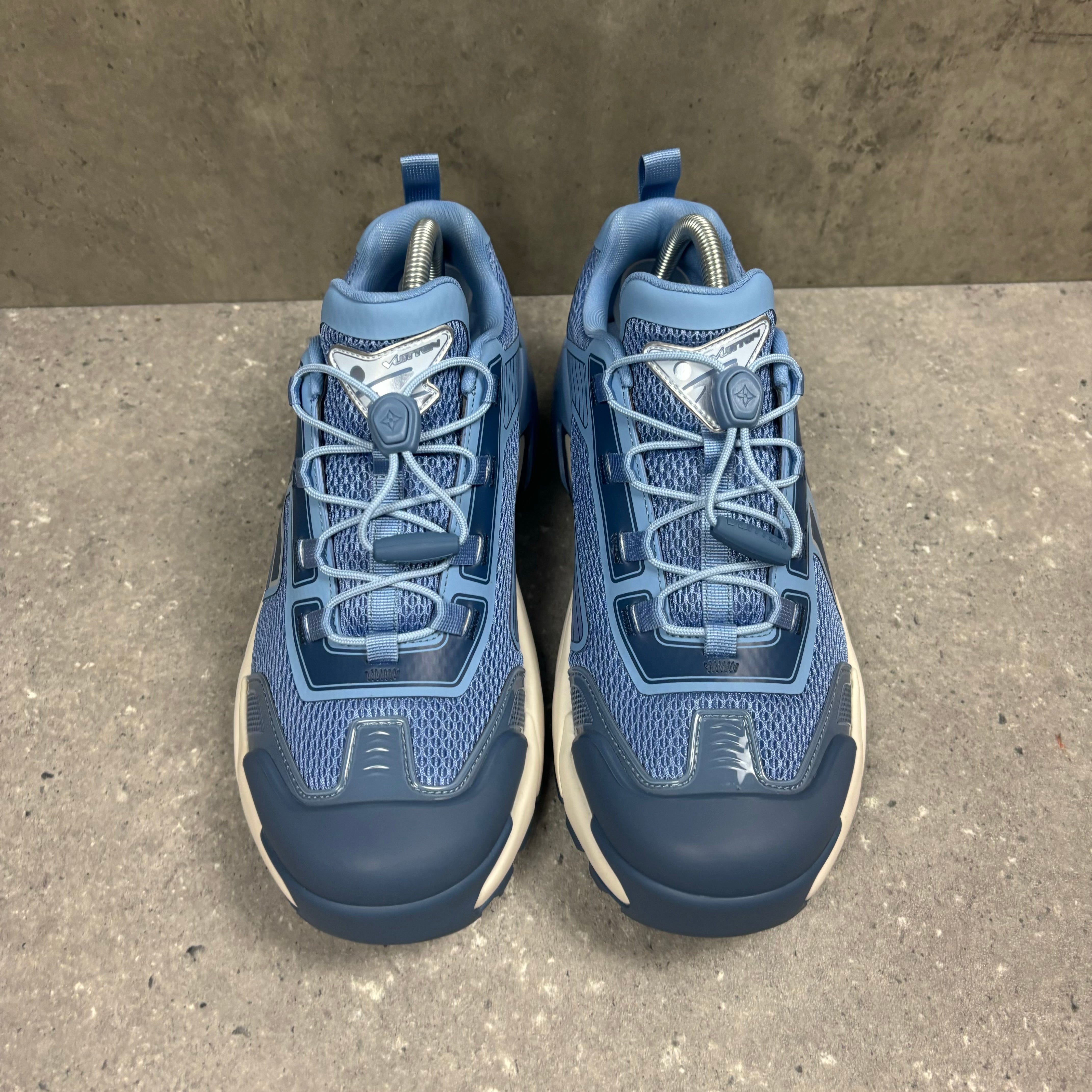 LOUIS VUITTON TACTICS BLUE - EU40 (FITS UK 7)