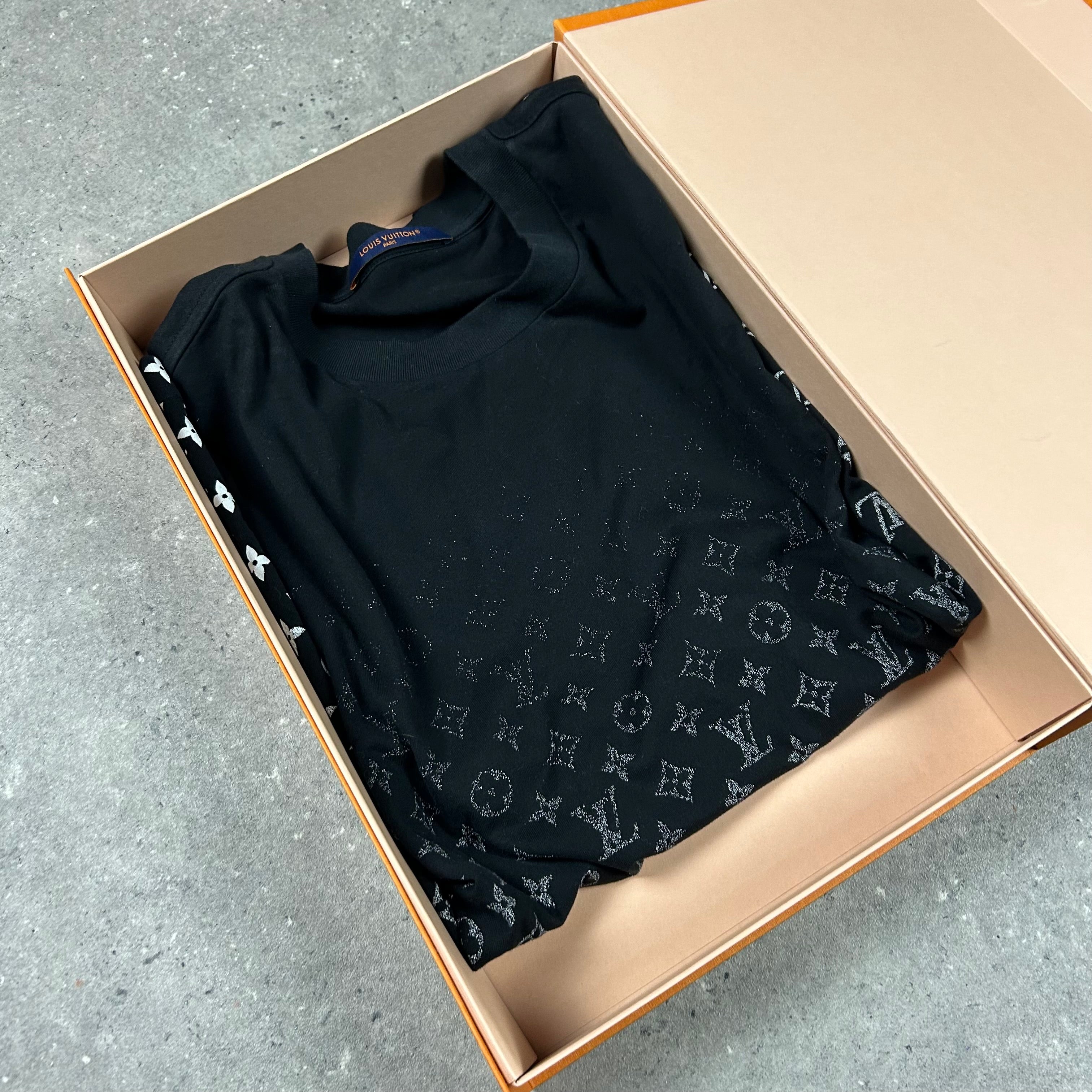 LOUIS VUITTON MONOGRAM GRADIENT T-SHIRT - (FITS M)