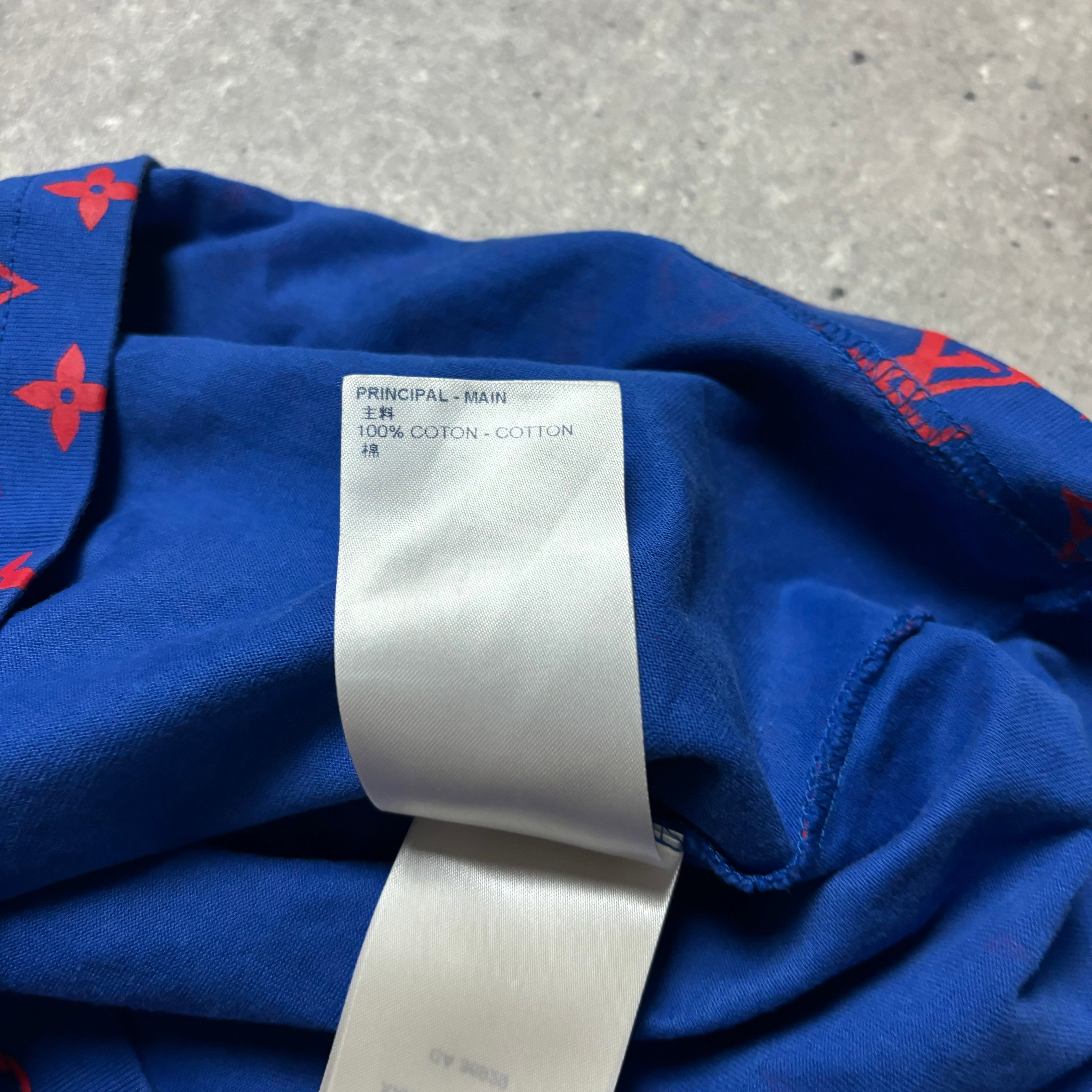 LOUIS VUITTON T-SHIRT - XL ( FITS A LARGE )