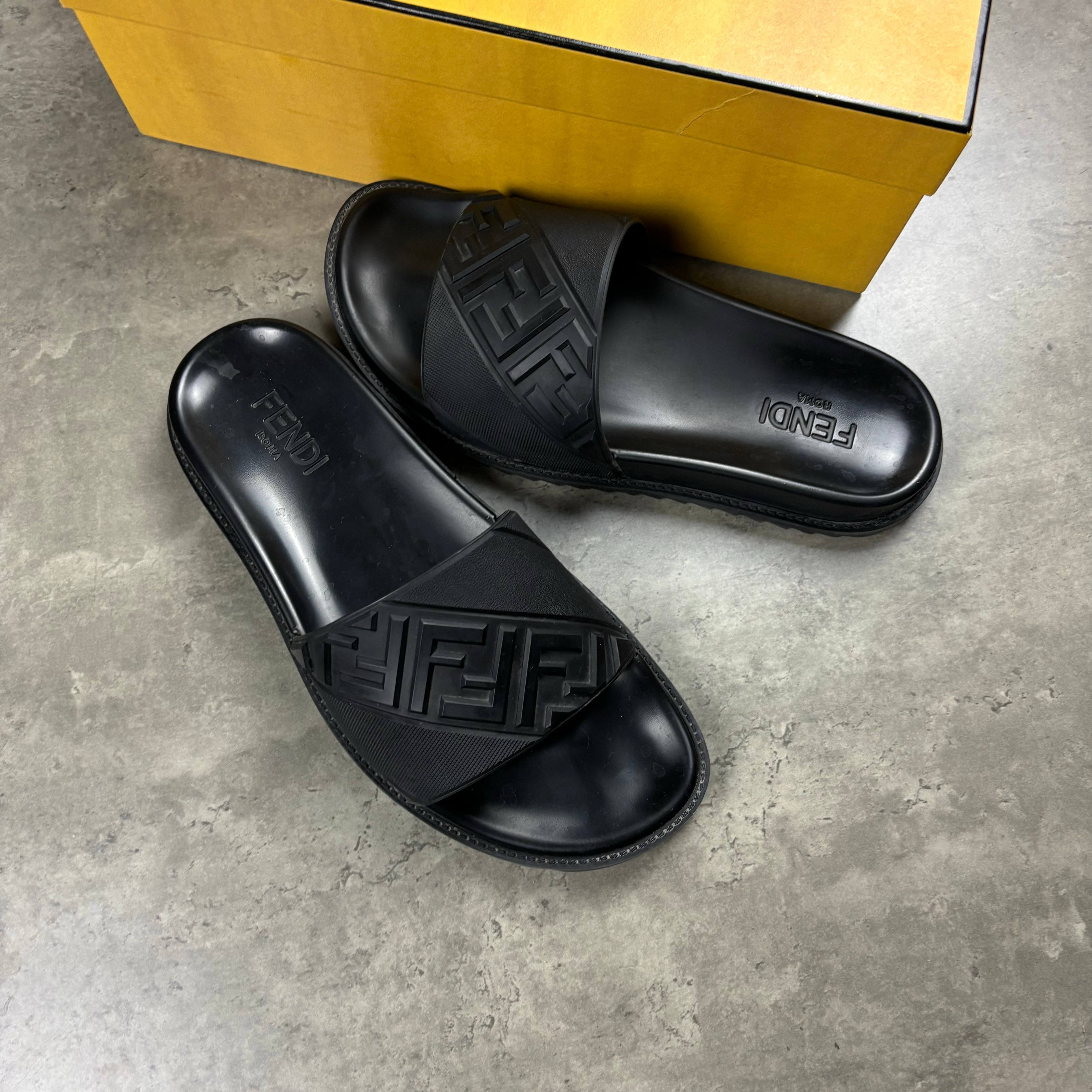 FENDI SLIDERS - EU43 (FITS UK 10)