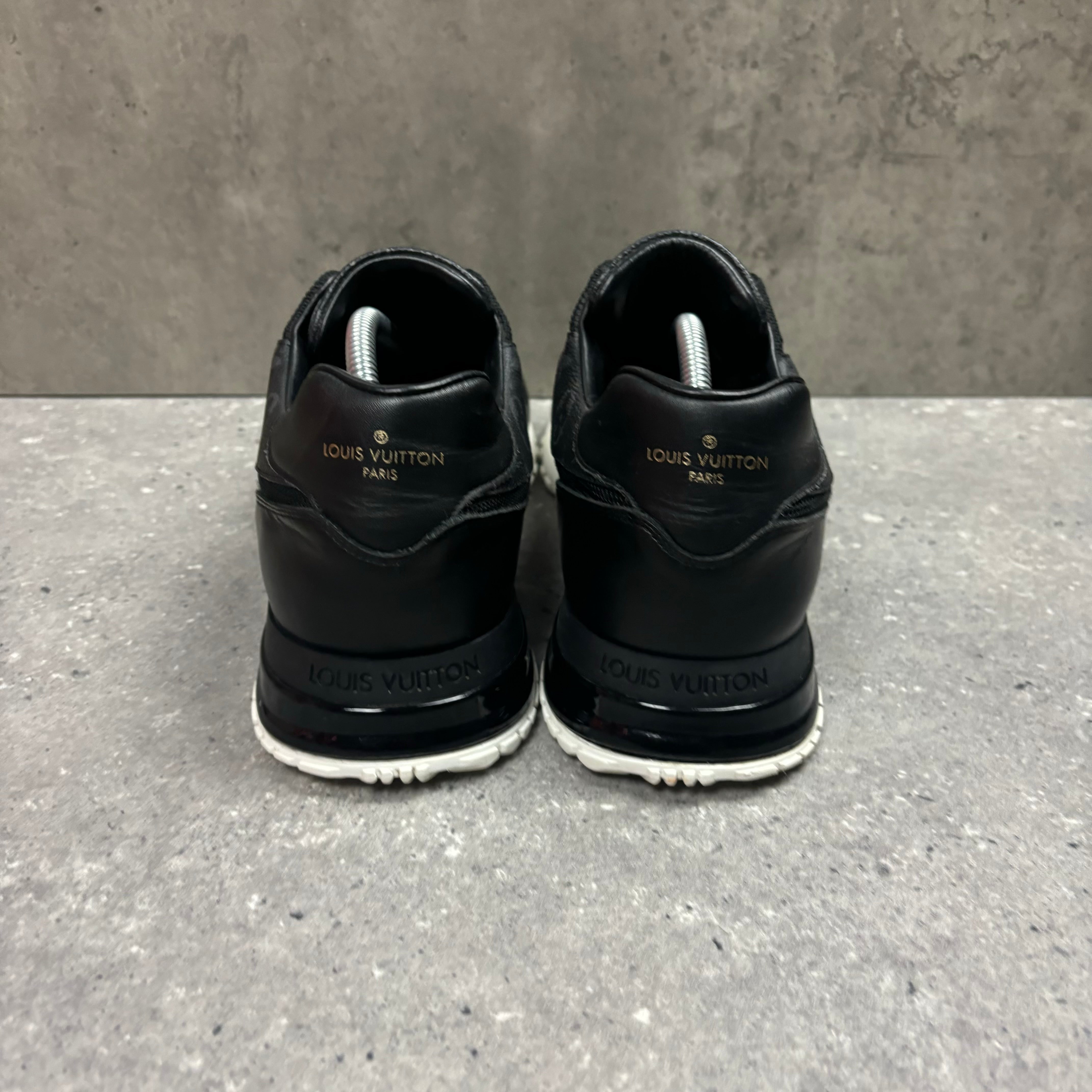 LOUIS VUITTON RUNAWAY BLACK/WHITE - EU 44 (FITS UK 11)