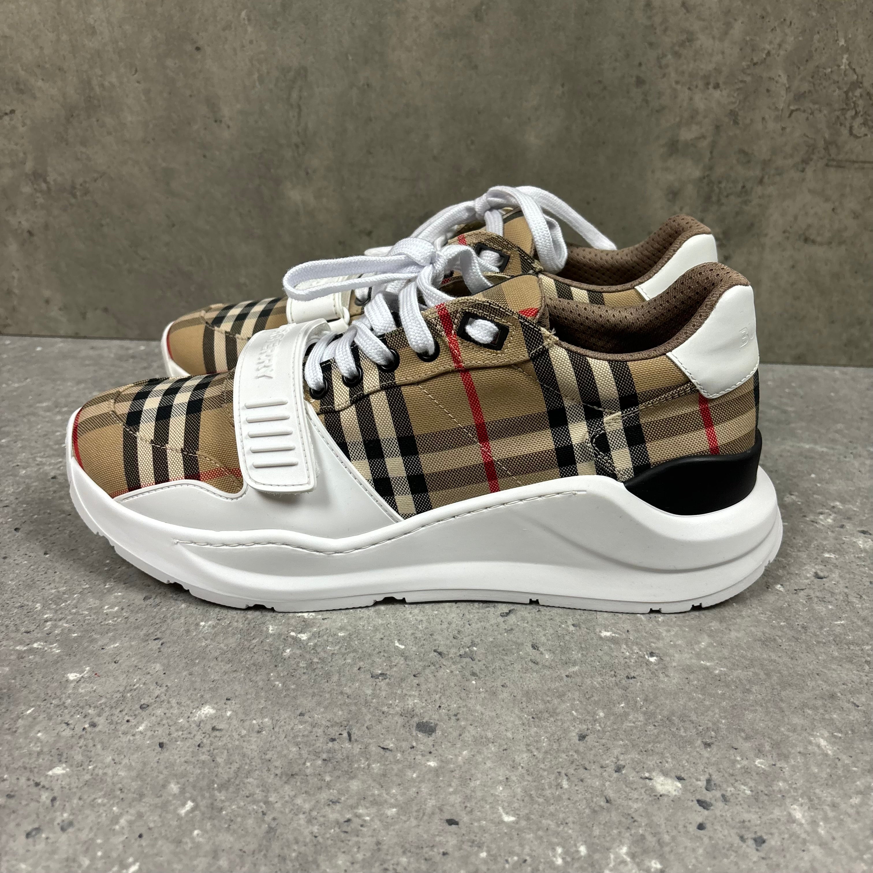 BURBERRY RAMSEY - EU43 / UK9