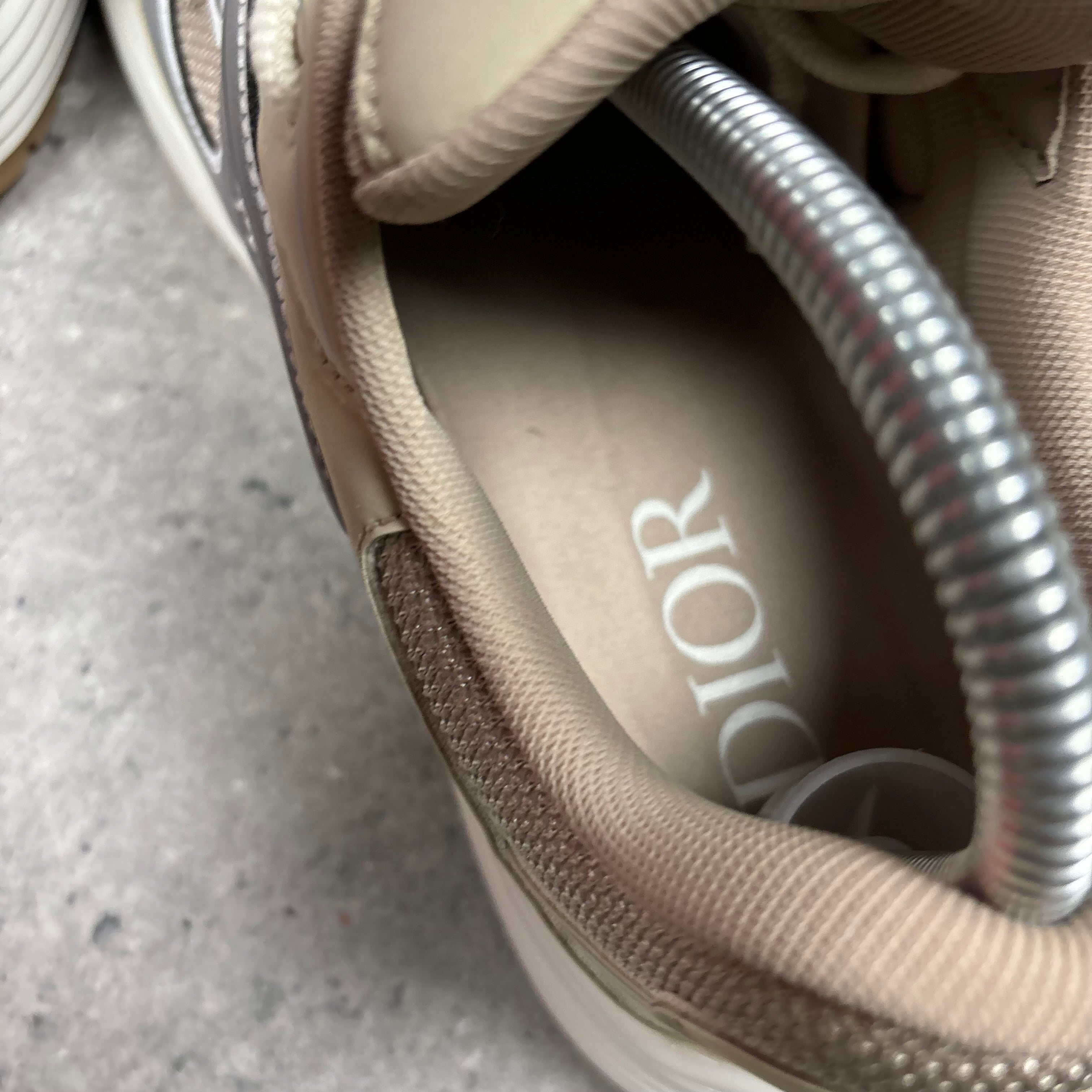 DIOR B30 BEIGE - (EU 41 / UK 7)