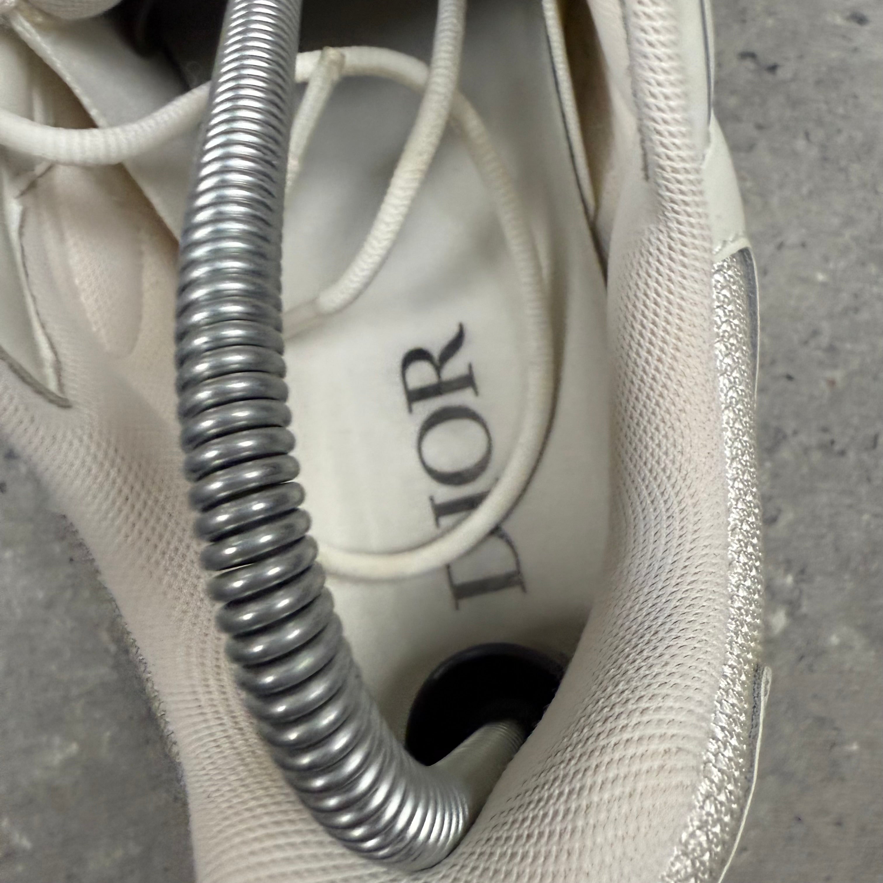 DIOR B30 WHITE - (EU 42 / UK 8)