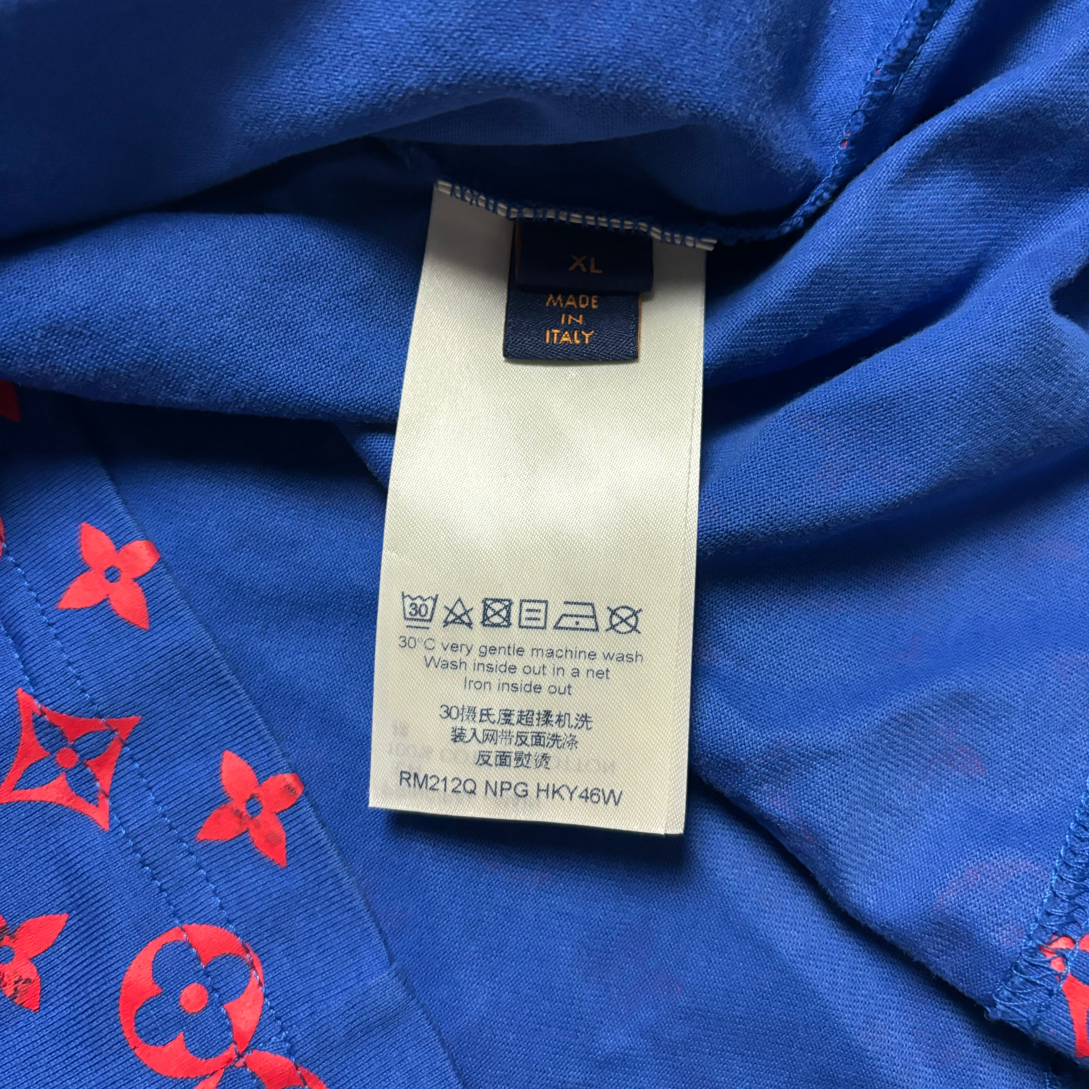 LOUIS VUITTON T-SHIRT - XL ( FITS A LARGE )