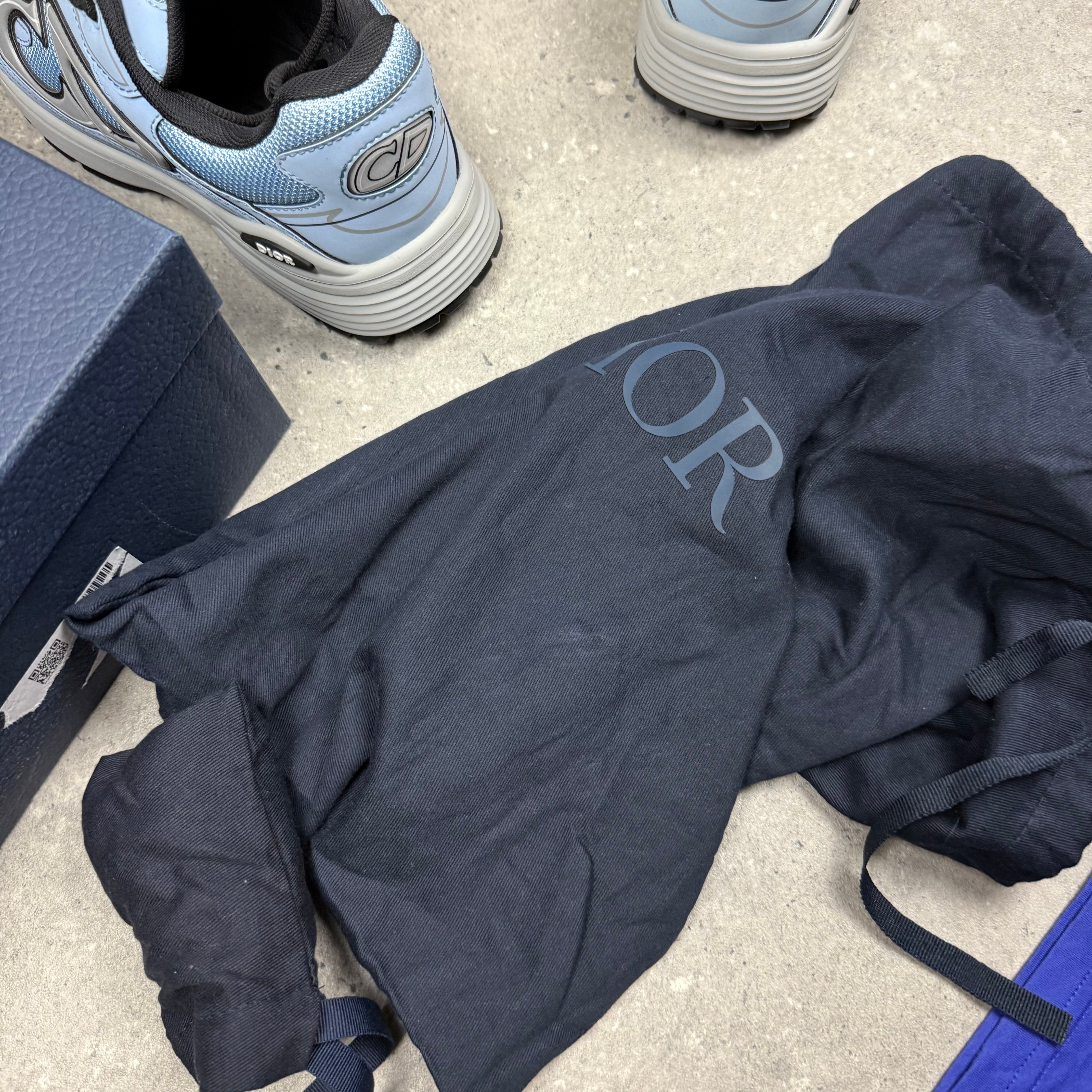 DIOR B30 LIGHT BLUE - (EU 40 / UK 6)