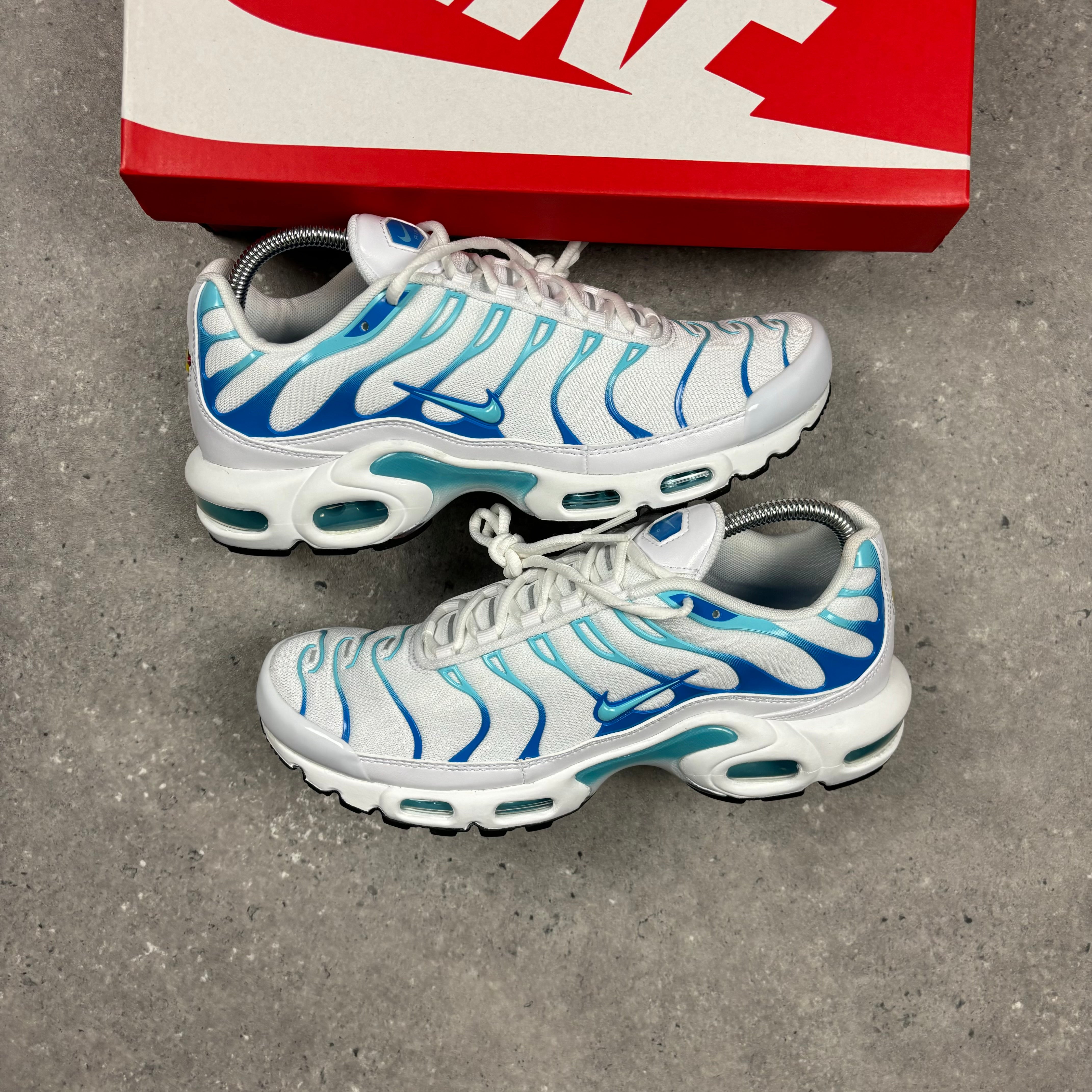 NIKE AIR MAX PLUS TNS - WHITE / BLUE POLARIZED