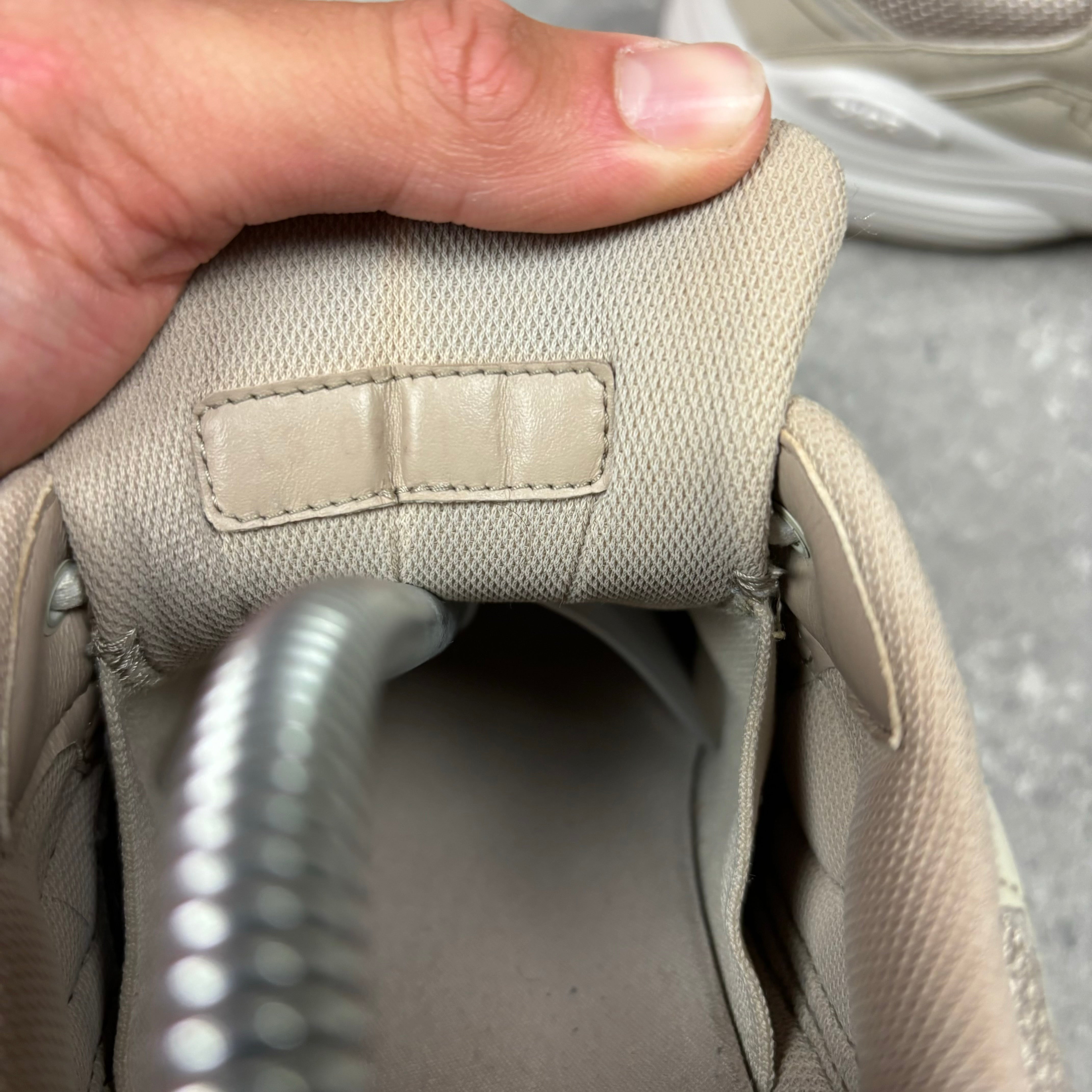 DIOR B30 BEIGE - (EU 41 / UK 7)