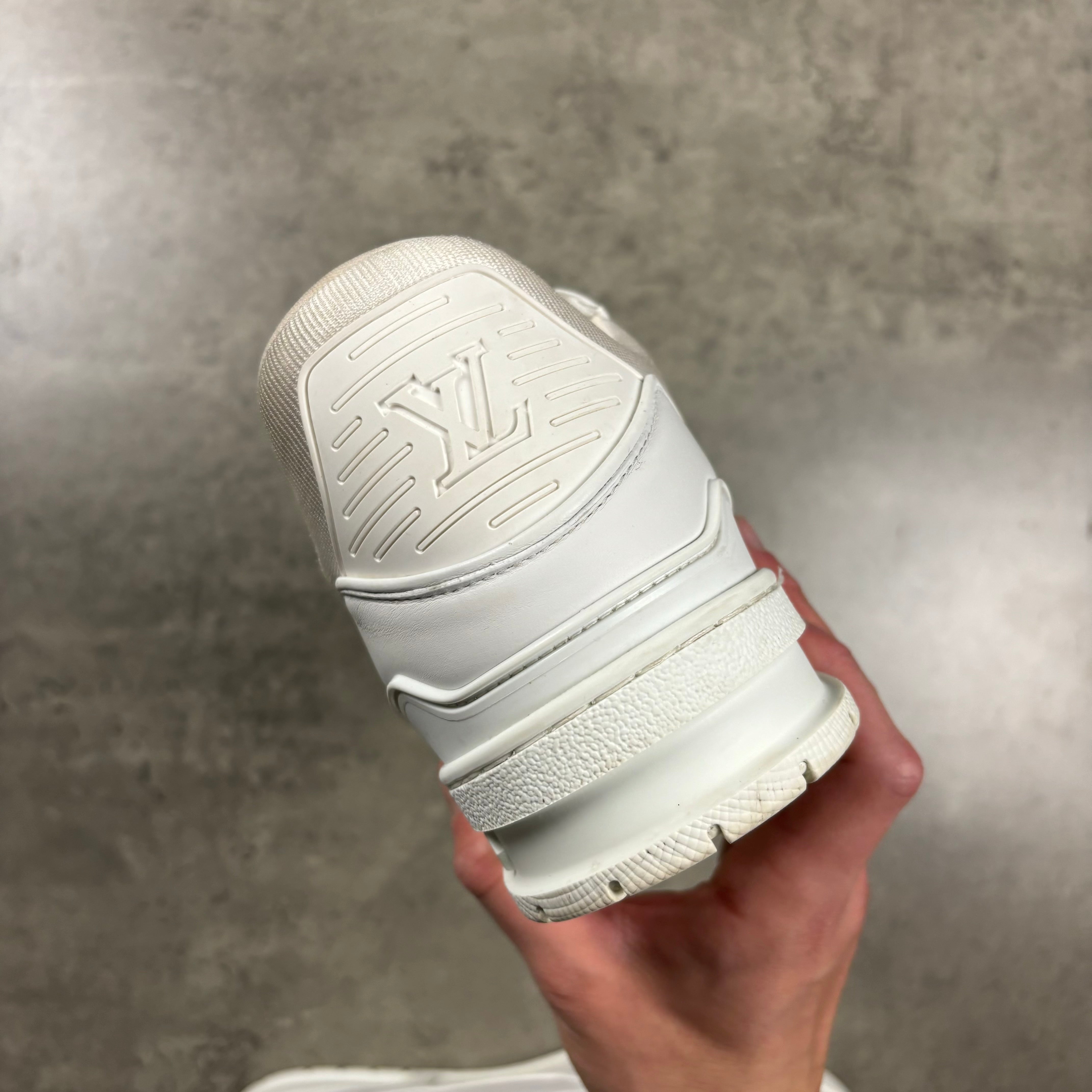 LOUIS VUITTON SNEAKERS (FITS 9.5)