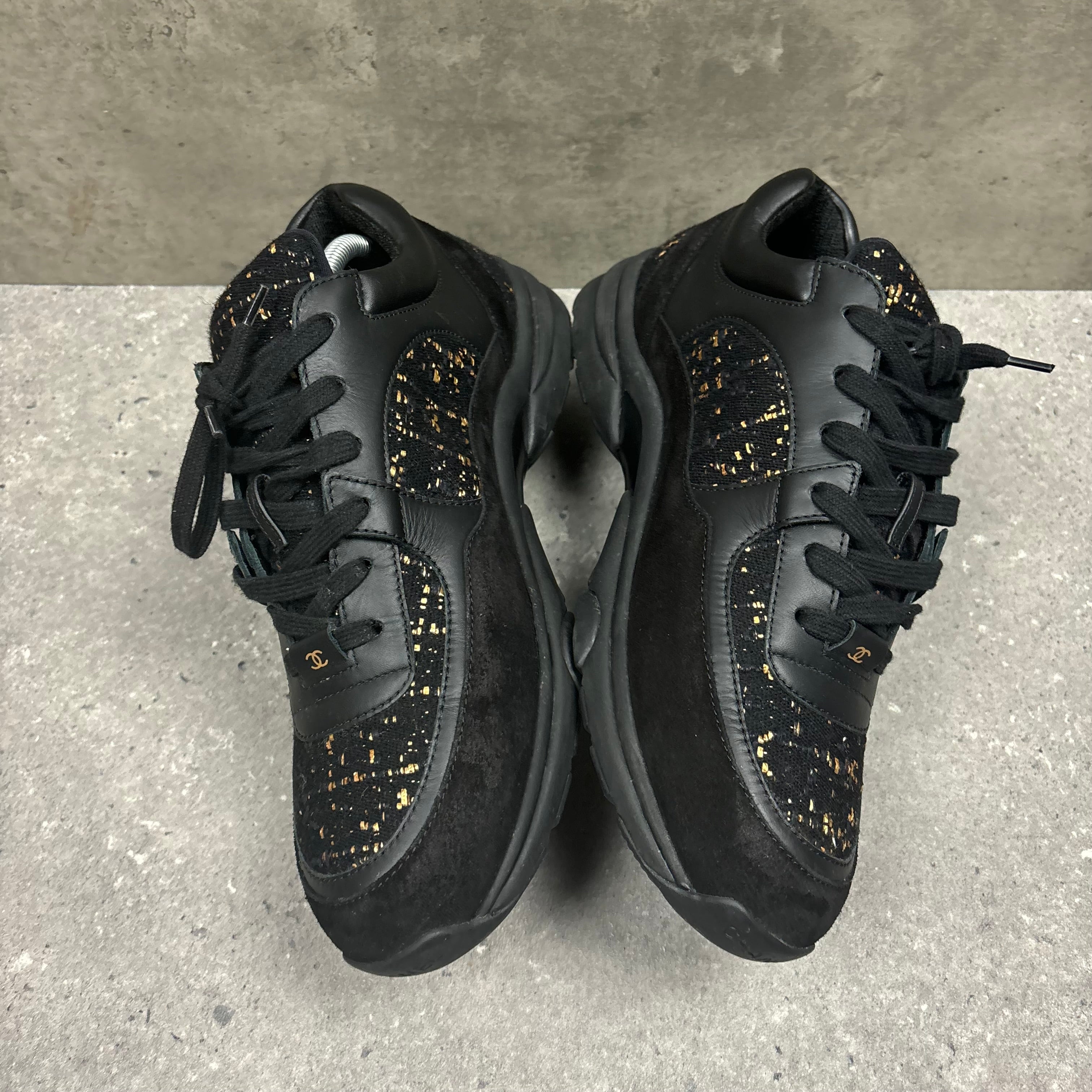 CHANEL RUNNERS BLACK / GOLD - (EU44 / UK10)
