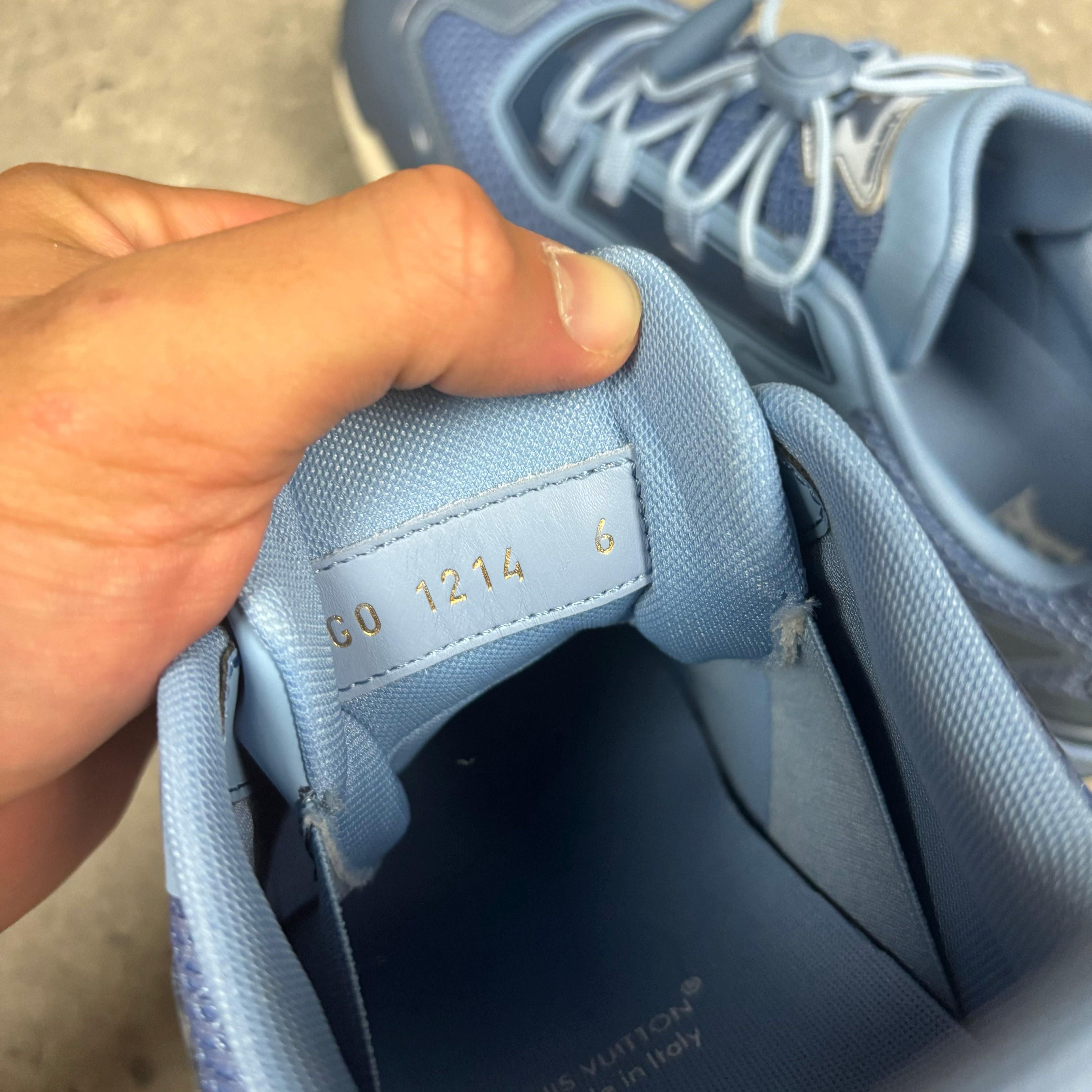 LOUIS VUITTON TACTICS BLUE - EU40 (FITS UK 7)