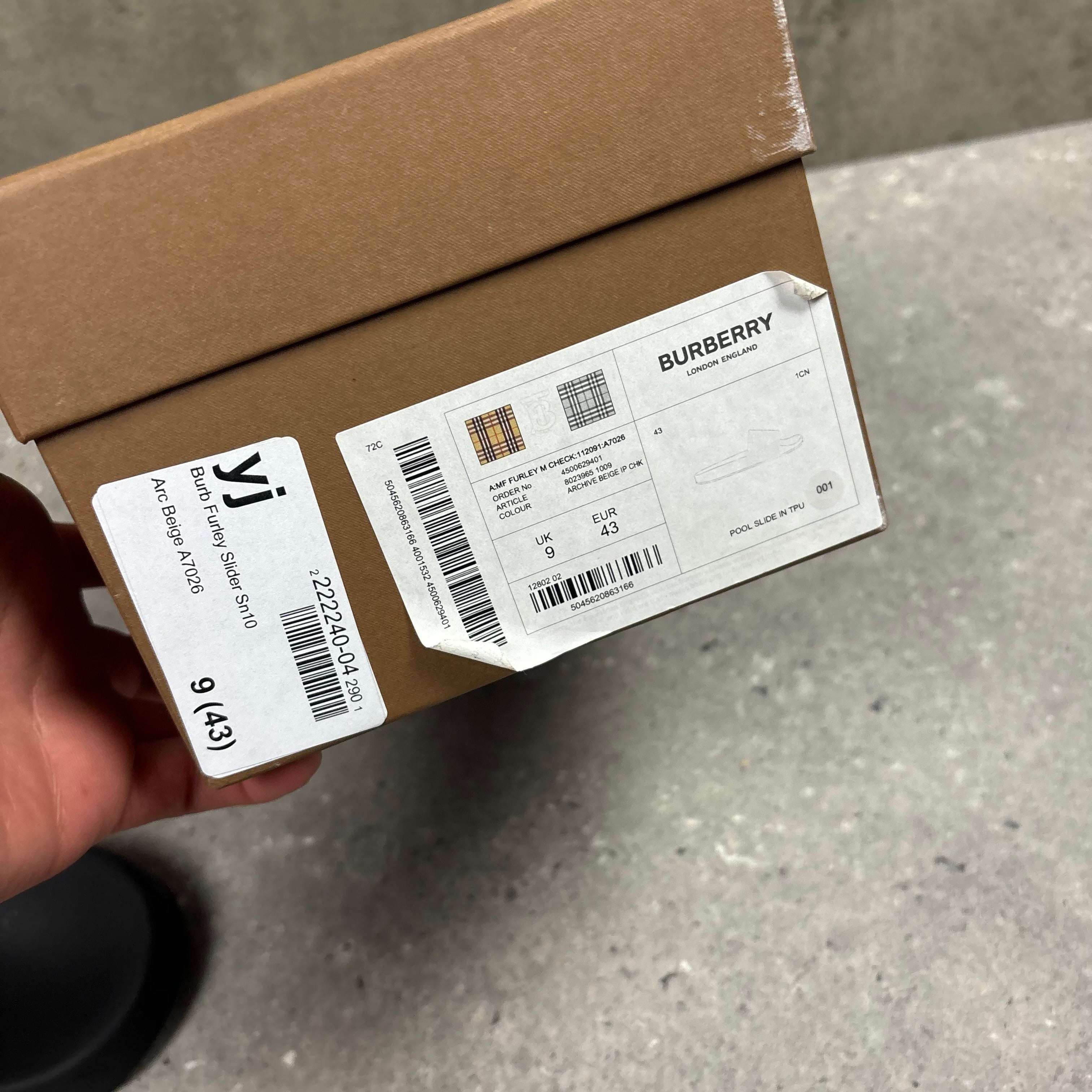 BURBERRY SLIDERS - (EU43 / UK9)