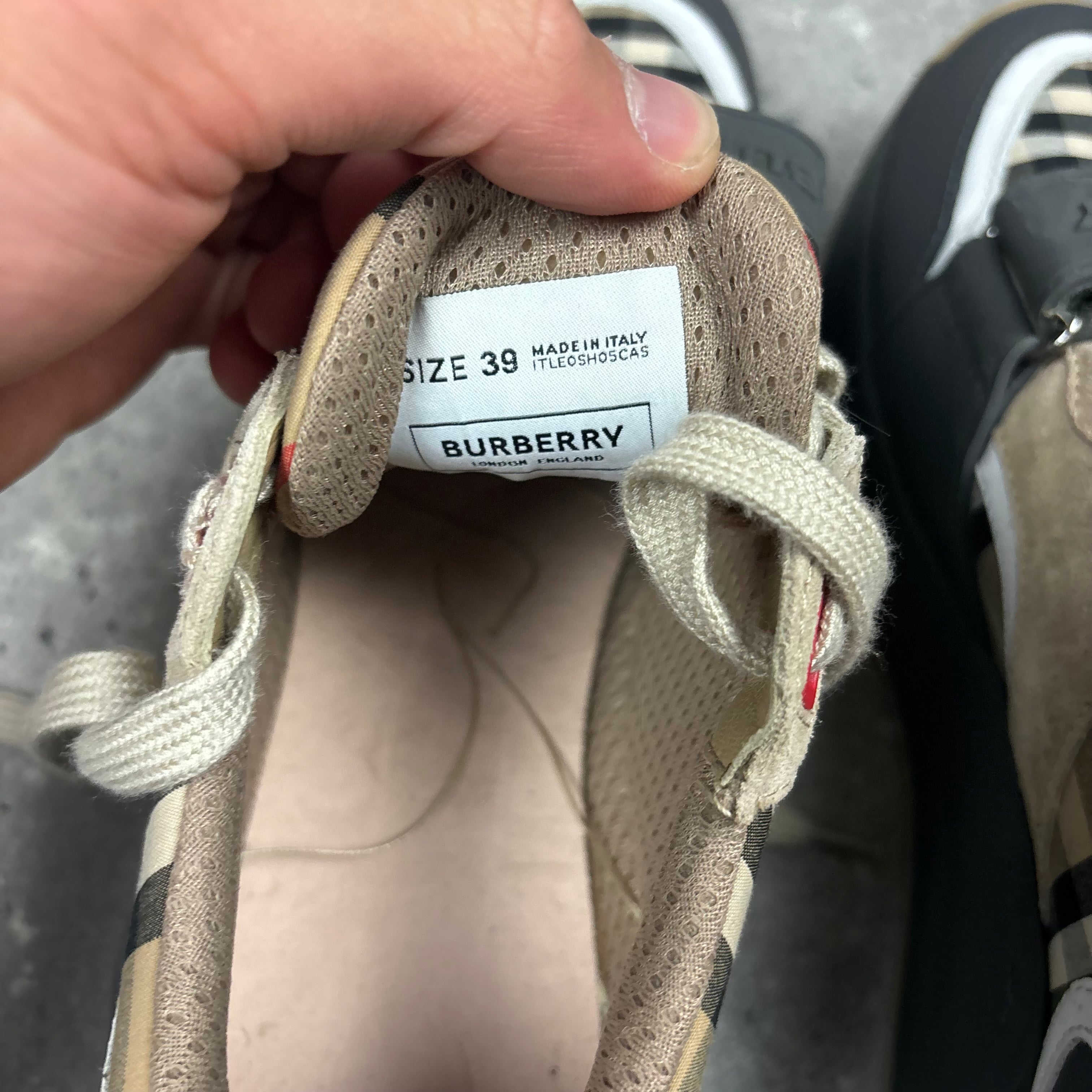 BURBERRY TRAINERS WHITE - (UK 6)