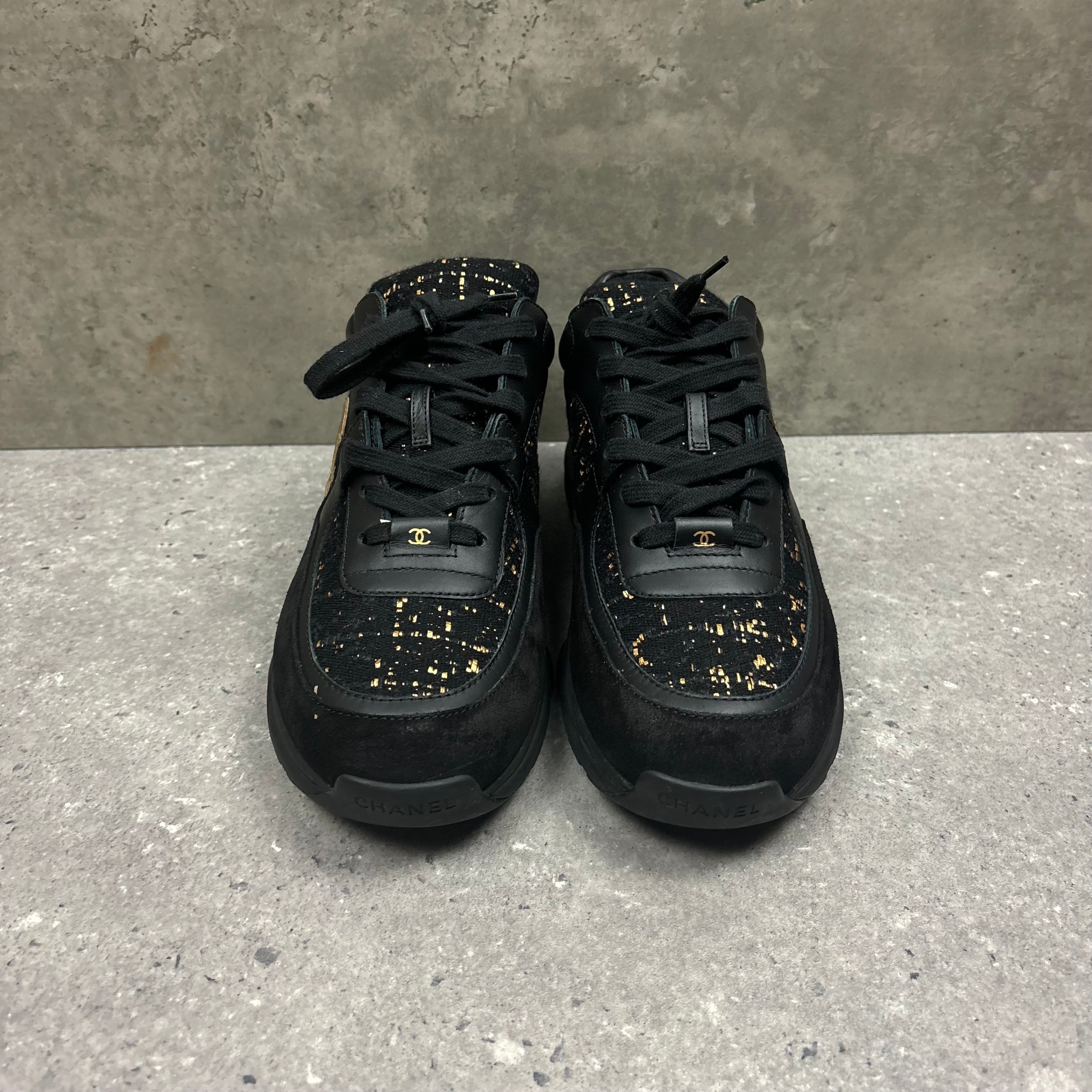 CHANEL RUNNERS BLACK / GOLD - (EU44 / UK10)