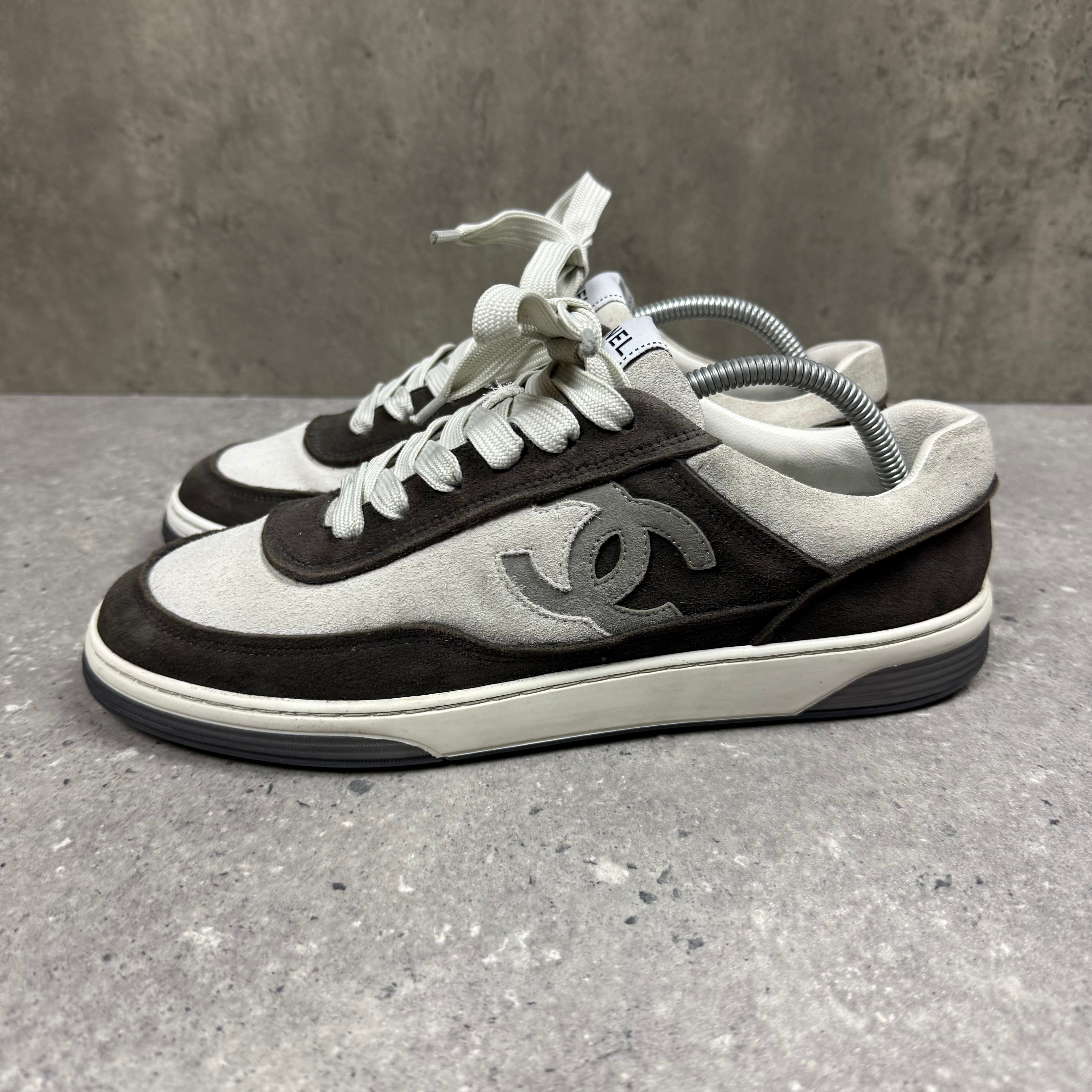 CHANEL LOW TRAINERS - (EU42 / UK8)