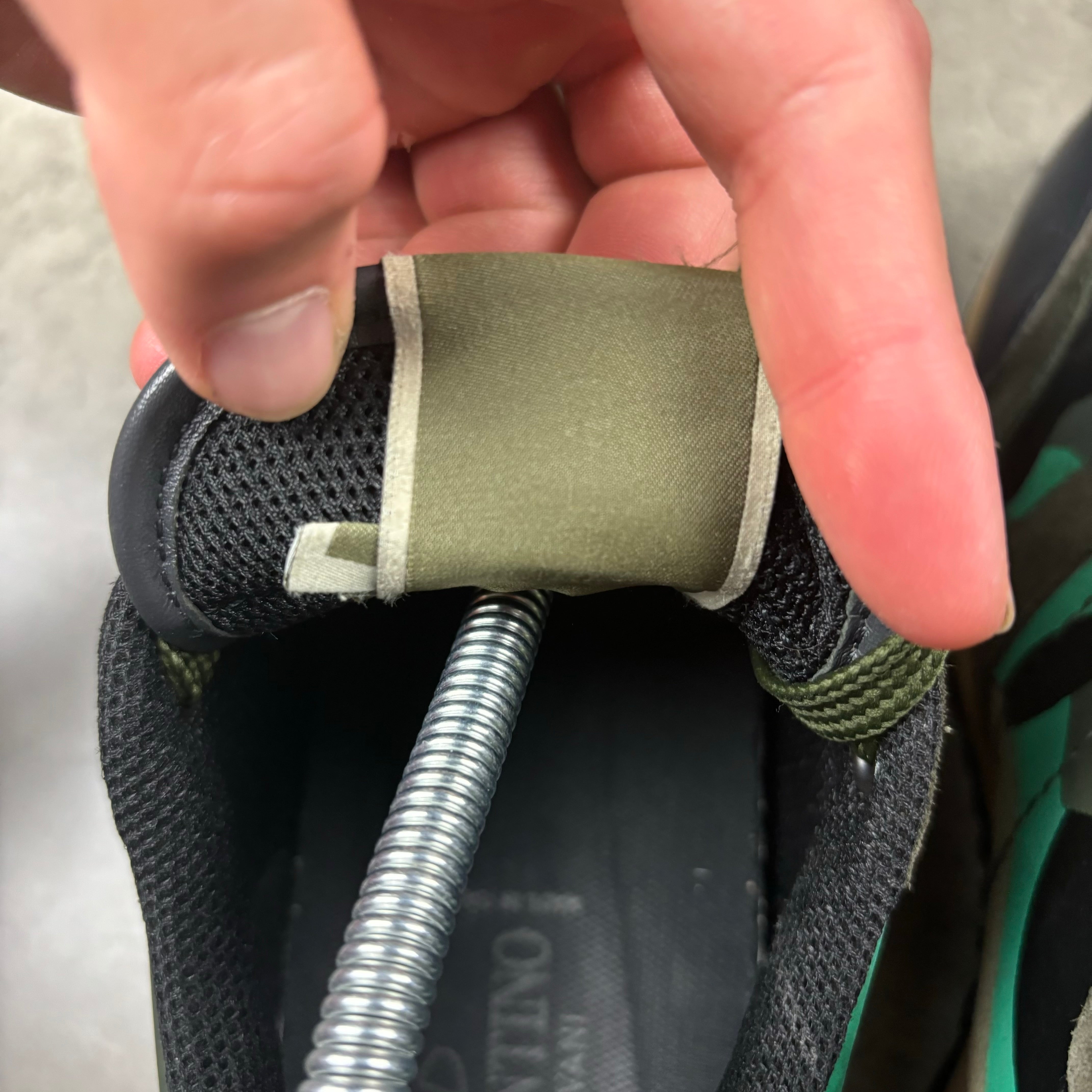 VALENTINO ROCKRUNNER - EU 40 / UK 6