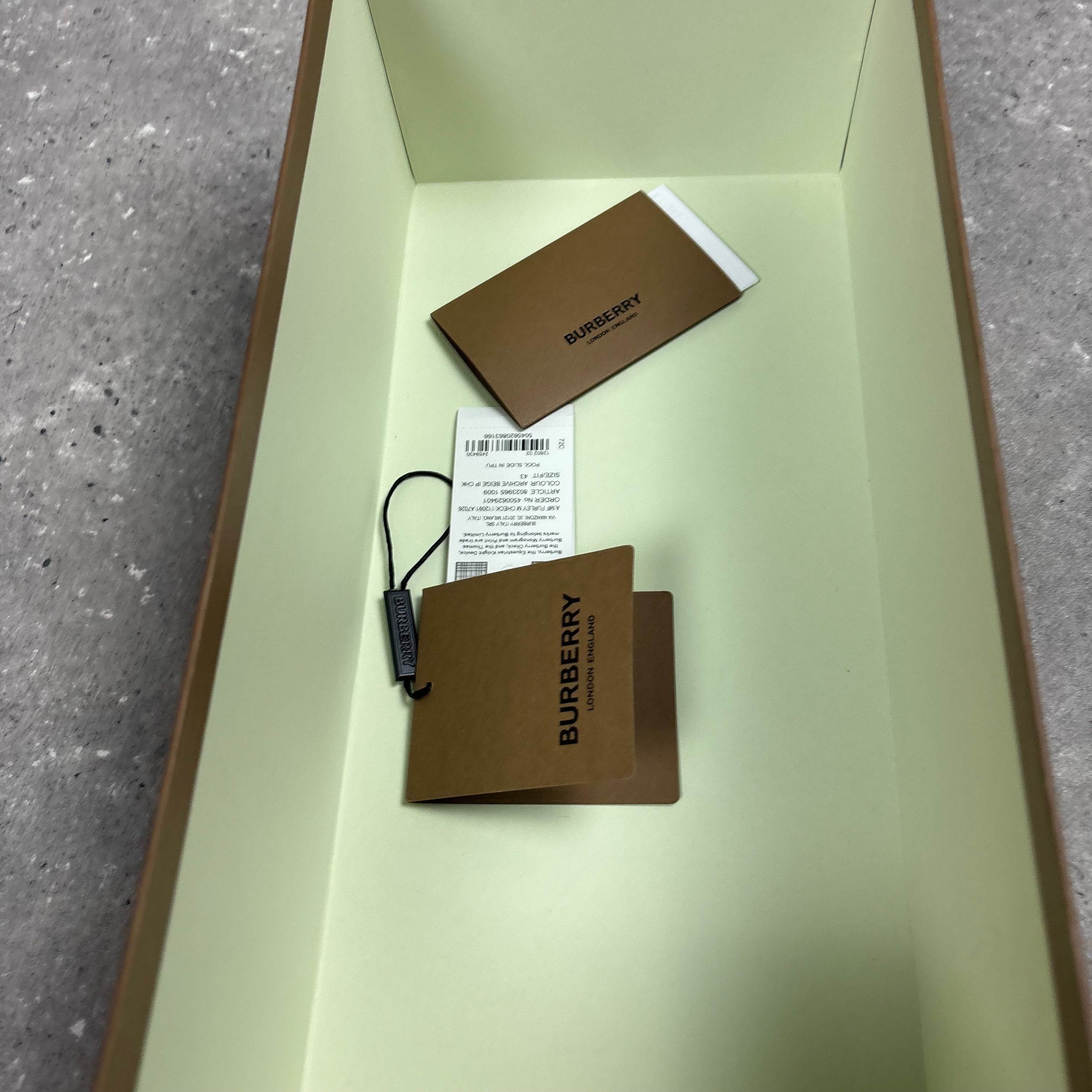 BURBERRY SLIDERS - (EU43 / UK9)