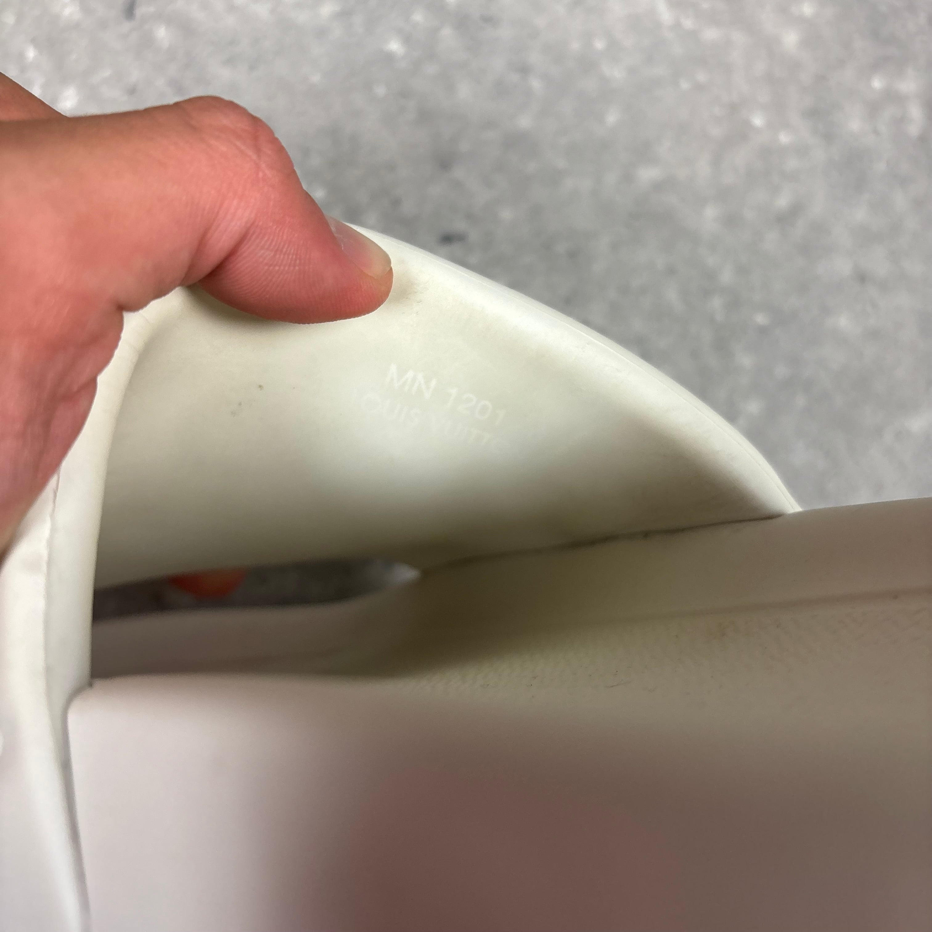 LOUIS VUITTON WATERFRONT MULES SLIDERS WHITE - EU40 (FITS UK 7.5)
