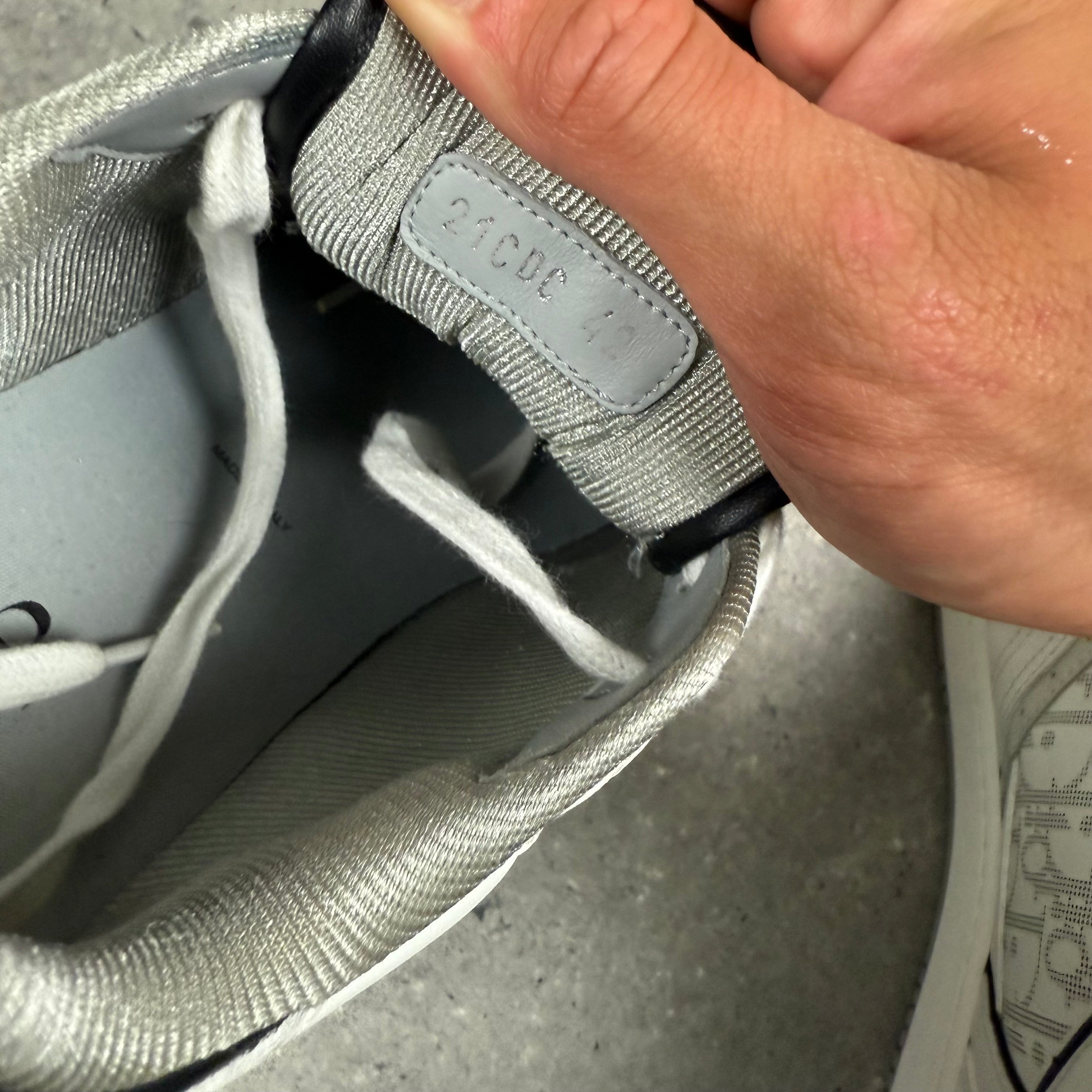 DIOR B27 WHITE - (EU 42 / UK 8)