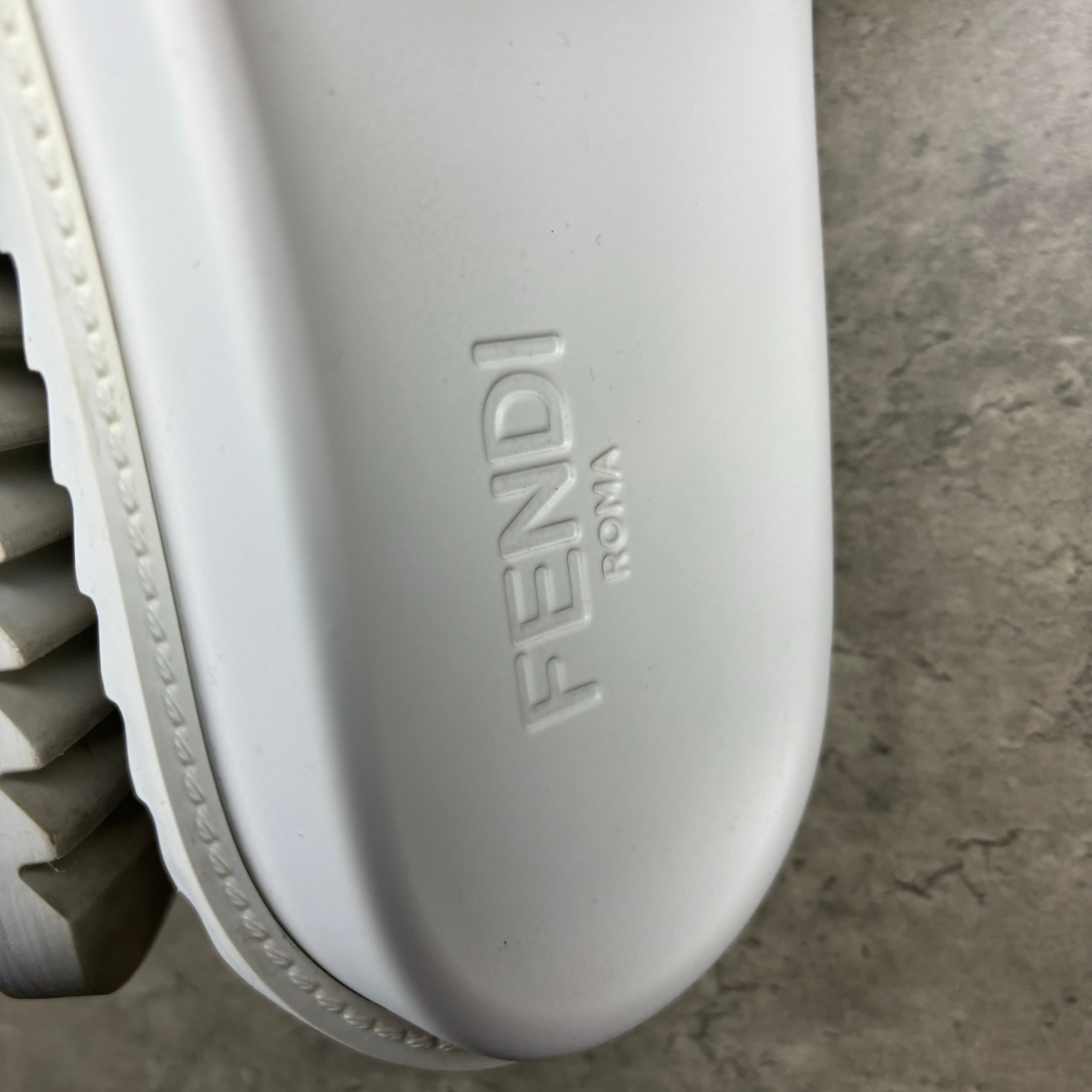 FENDI SLIDERS EU41 (FITS UK 8)