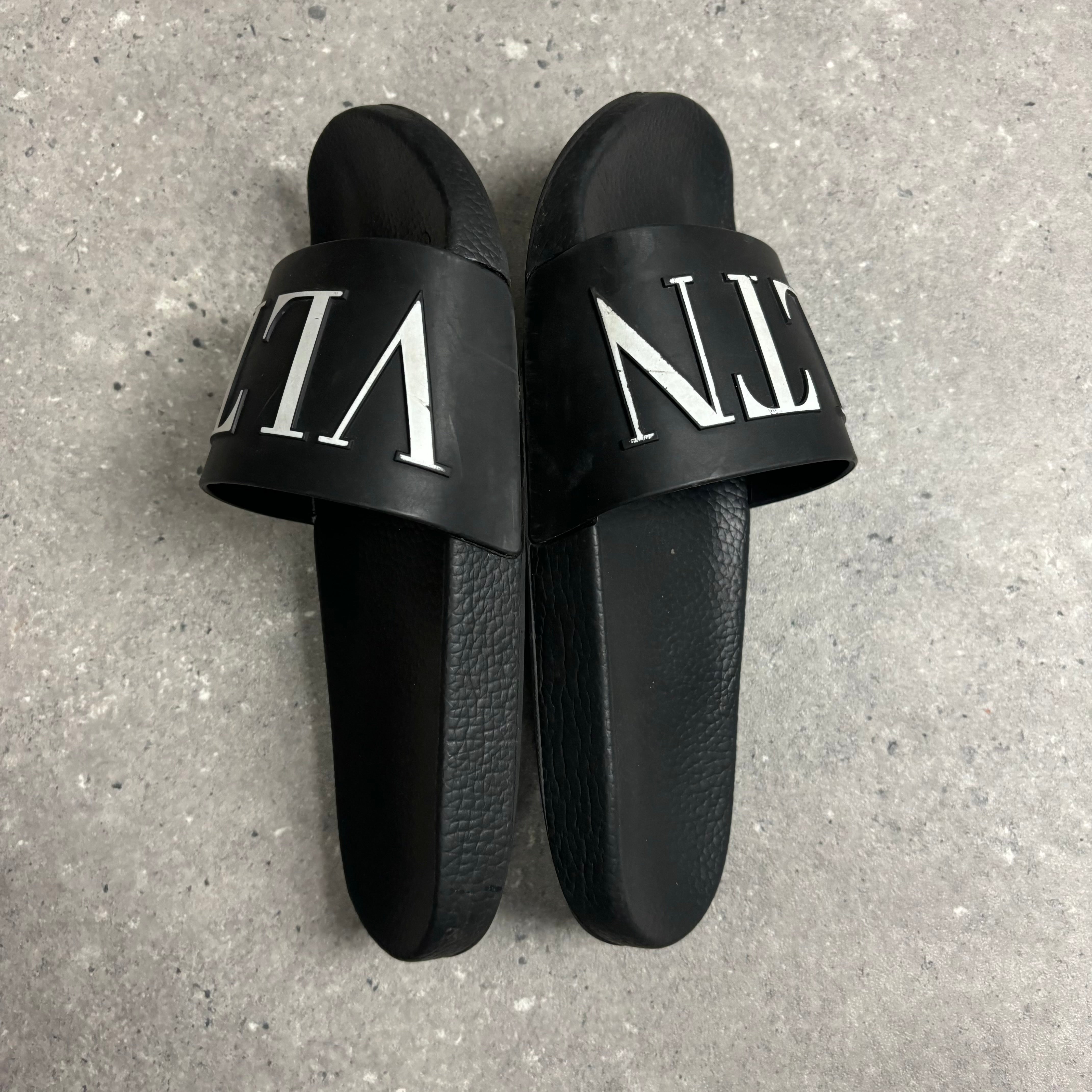 VALENTINO SLIDERS BLACK - (EU42 / UK8)