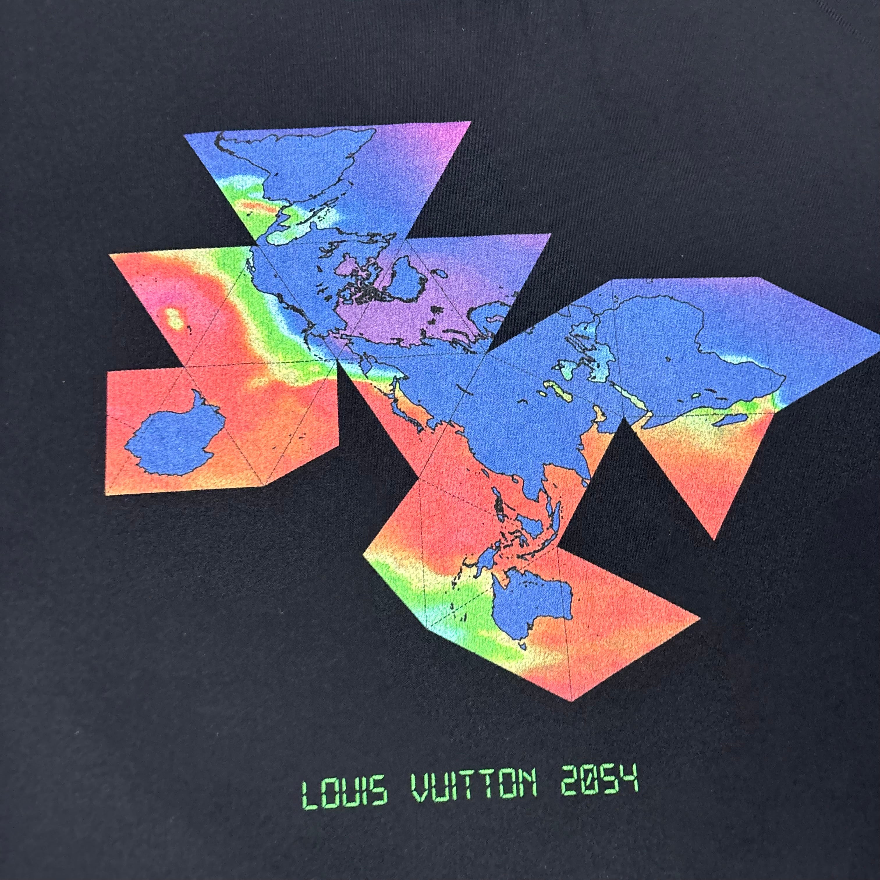 LOUIS VUITTON T-SHIRT - XL ( FITS A LARGE )