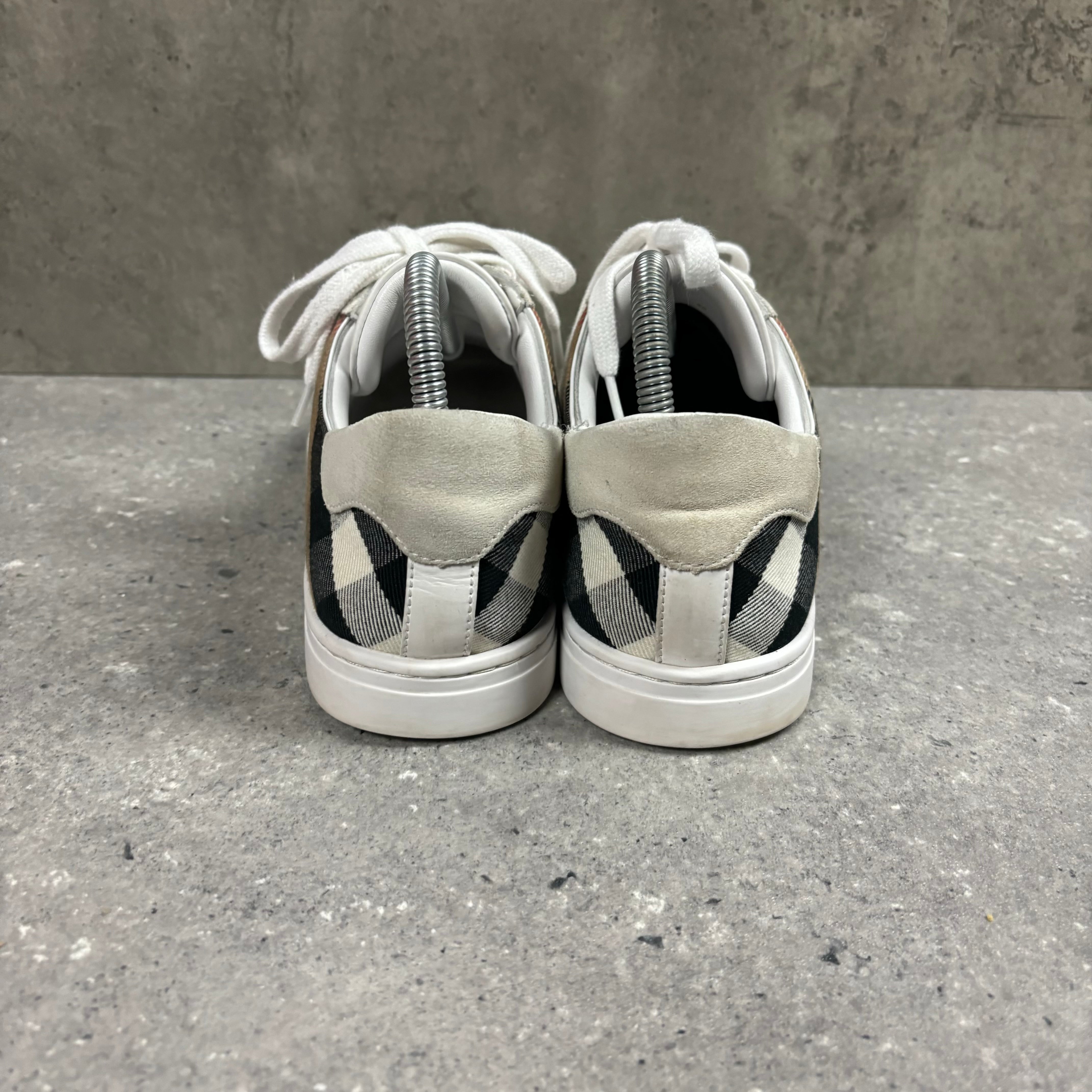BURBERRY TRAINERS WHITE - (EU 40 / UK 6)